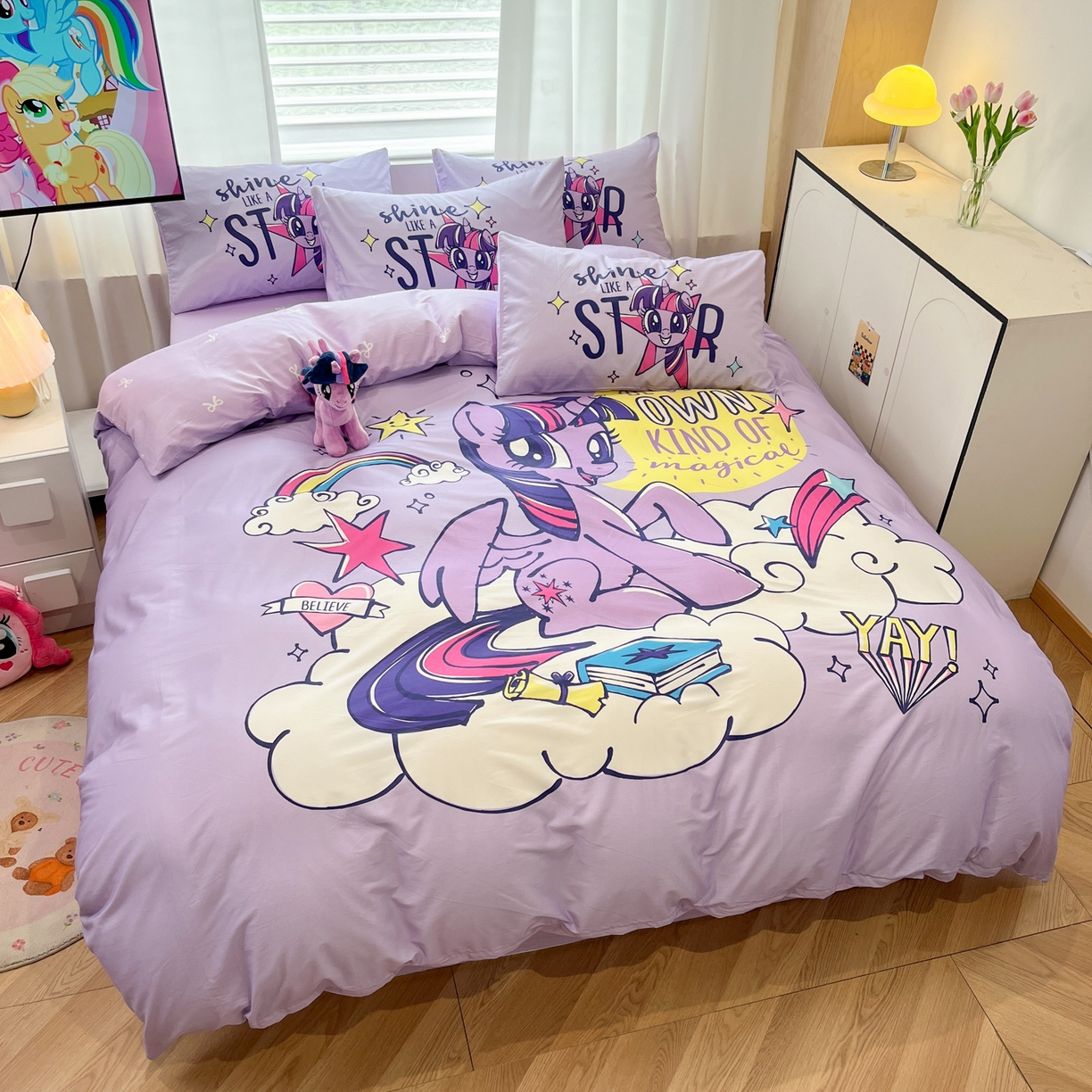 91家纺网 家纺一手货源 找家纺 暮思家居 2025新款正版授权小马宝莉大版全棉数码印花纯棉四件套 大版-梦幻紫悦