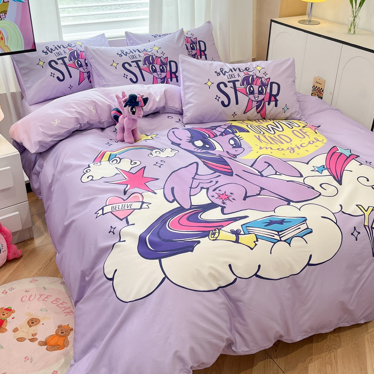 91家纺网 家纺一手货源 找家纺 暮思家居 2025新款正版授权小马宝莉大版全棉数码印花纯棉四件套 大版-梦幻紫悦