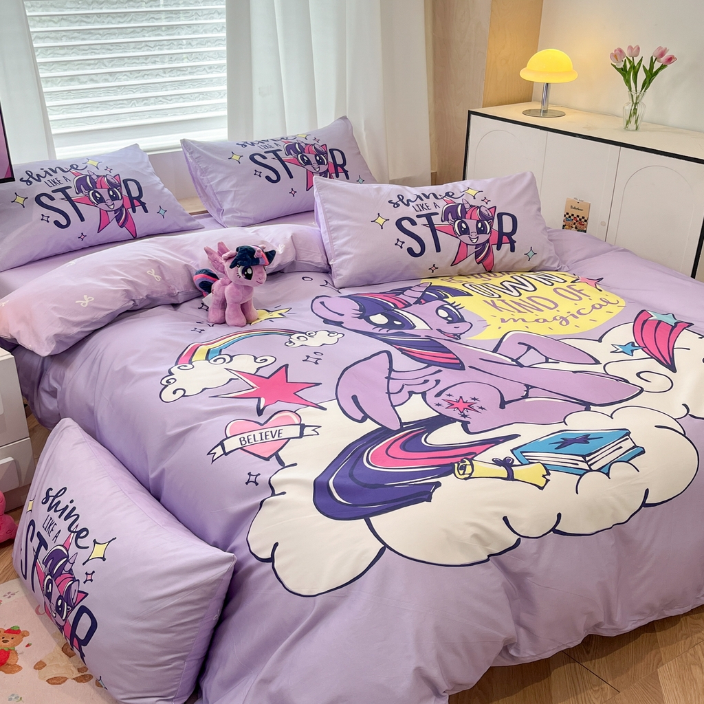 91家纺网 家纺一手货源 找家纺 暮思家居 2025新款正版授权小马宝莉大版全棉数码印花纯棉四件套 大版-梦幻紫悦