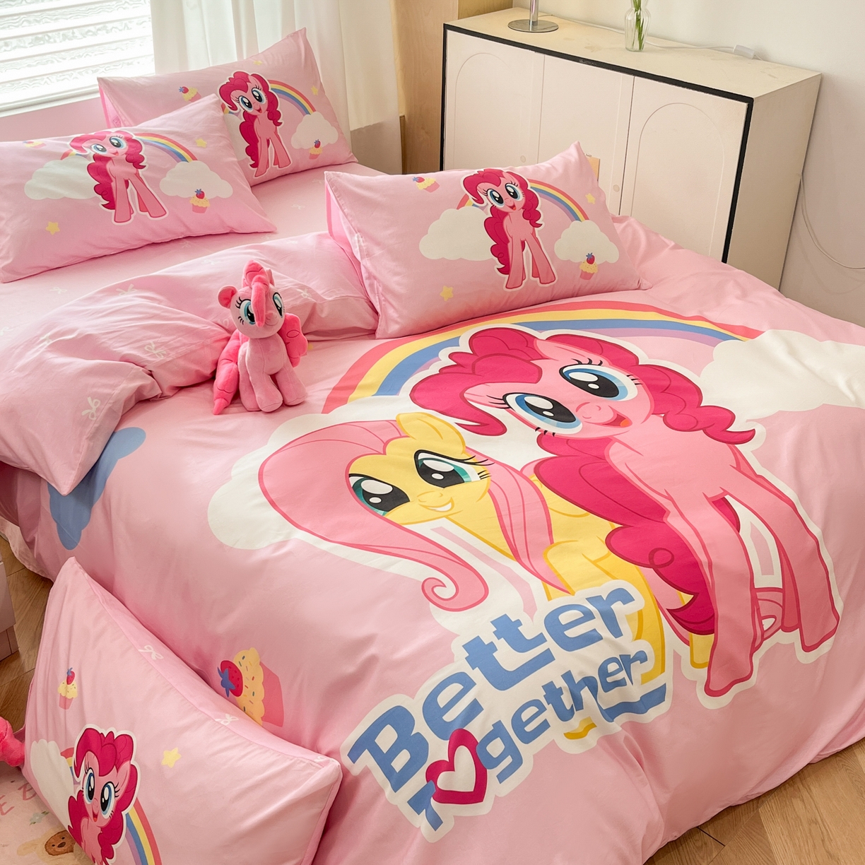 91家纺网 家纺一手货源 找家纺 暮思家居 2025新款正版授权小马宝莉大版全棉数码印花纯棉四件套 大版-柔柔碧琪