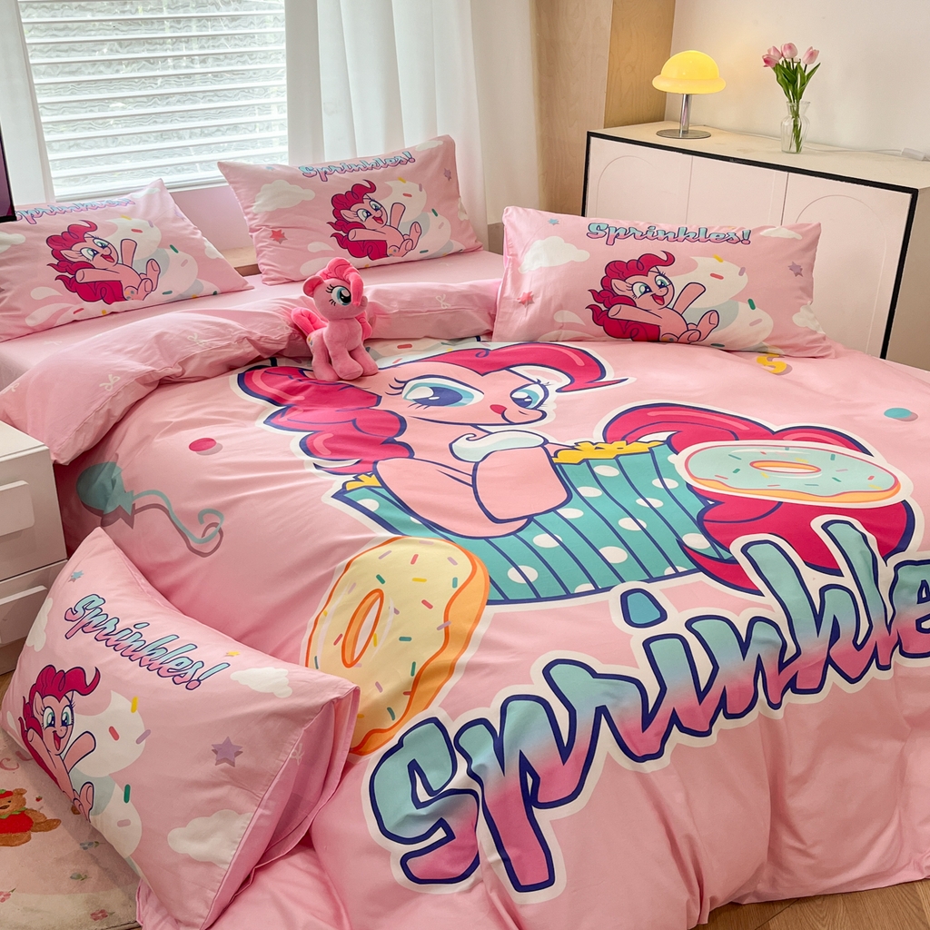 91家纺网 家纺一手货源 找家纺 暮思家居 2025新款正版授权小马宝莉大版全棉数码印花纯棉四件套 大版-甜甜圈碧琪