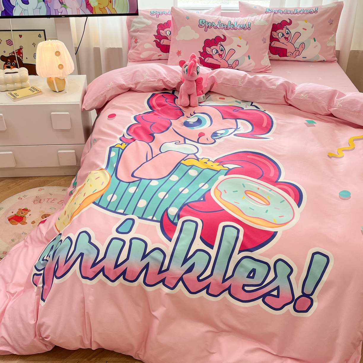 91家纺网 家纺一手货源 找家纺 暮思家居 2025新款正版授权小马宝莉大版全棉数码印花纯棉四件套 大版-甜甜圈碧琪