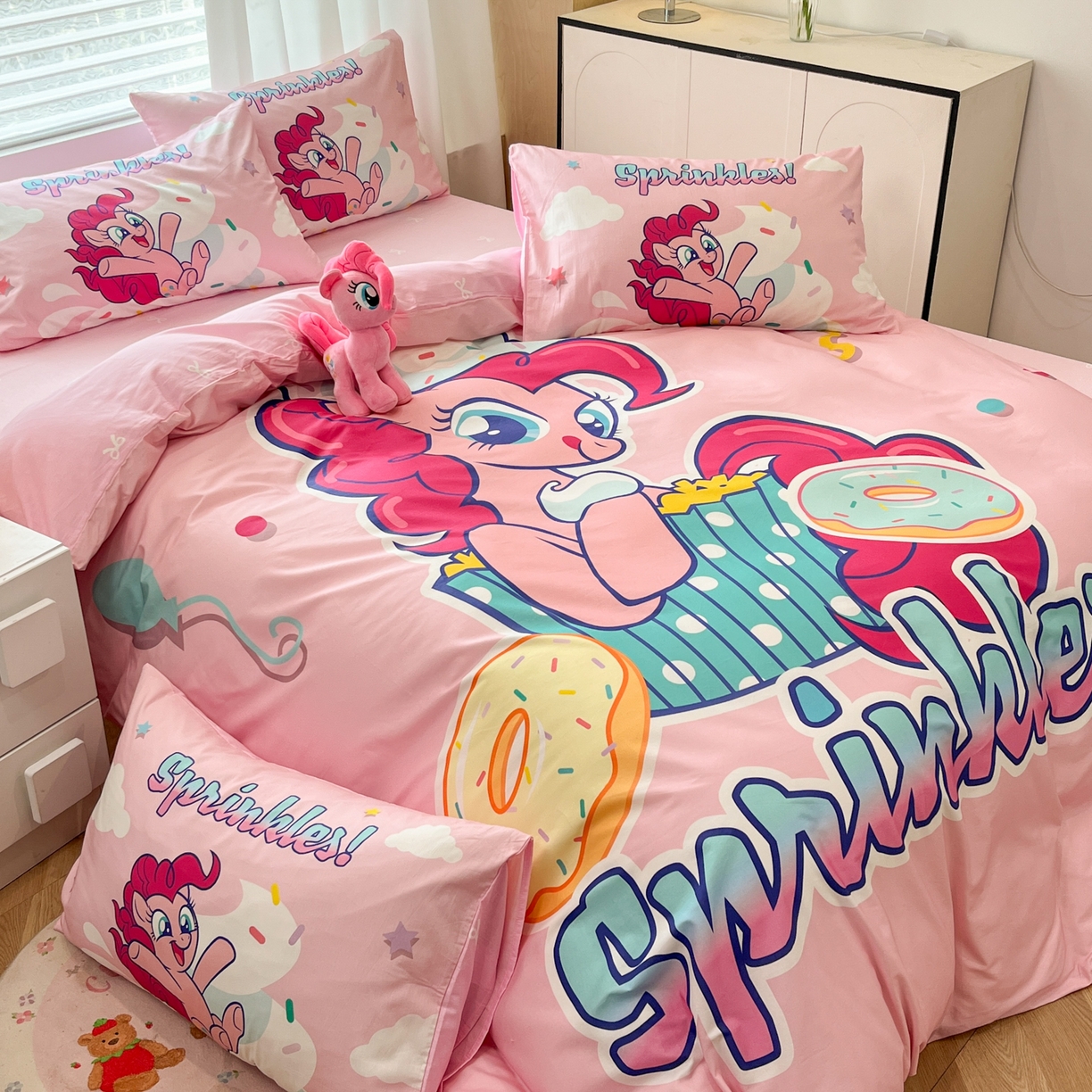 91家纺网 家纺一手货源 找家纺 暮思家居 2025新款正版授权小马宝莉大版全棉数码印花纯棉四件套 大版-甜甜圈碧琪