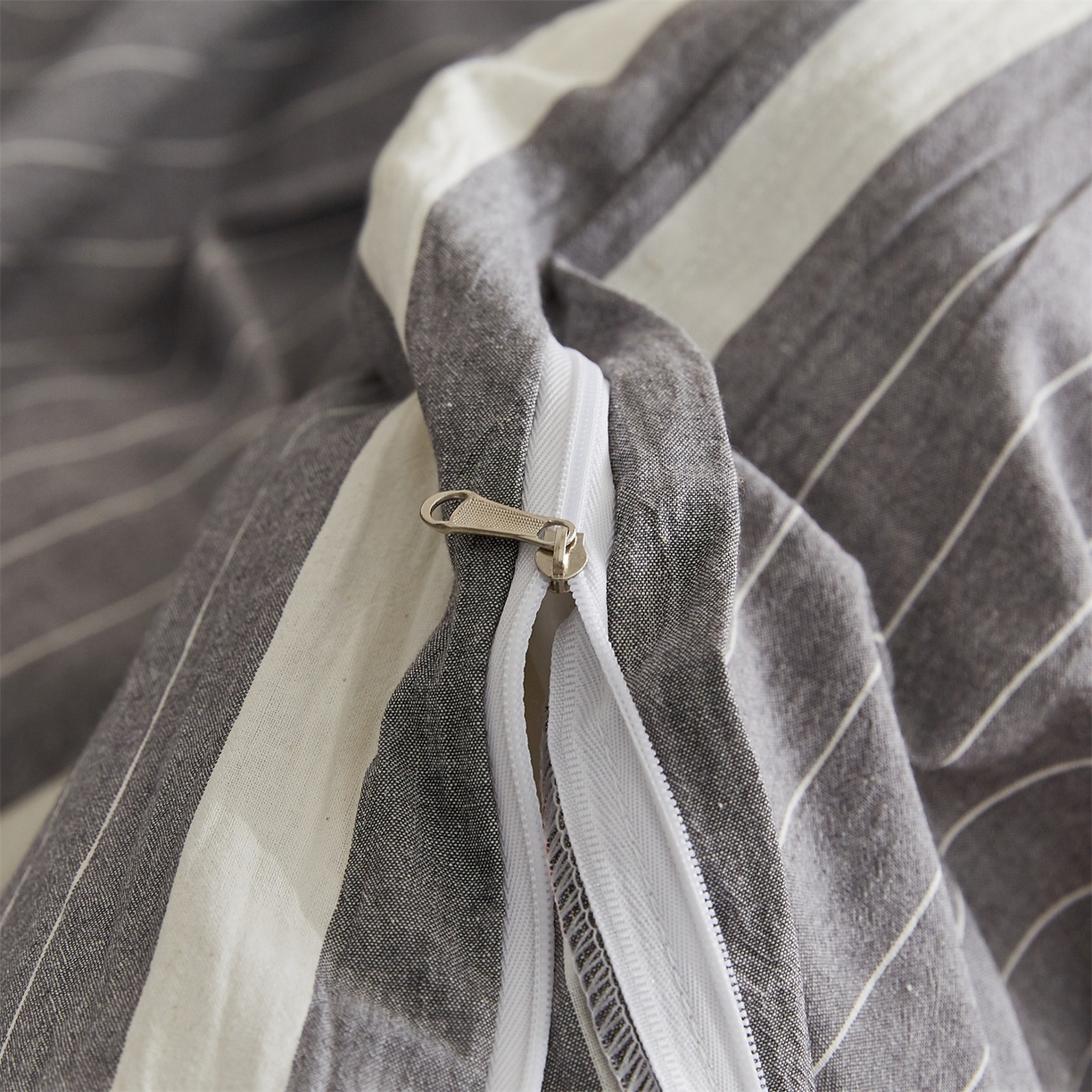 91家纺网 家纺一手货源 找家纺 凡心 2025新款可拆洗冬被被子被芯 条纹灰