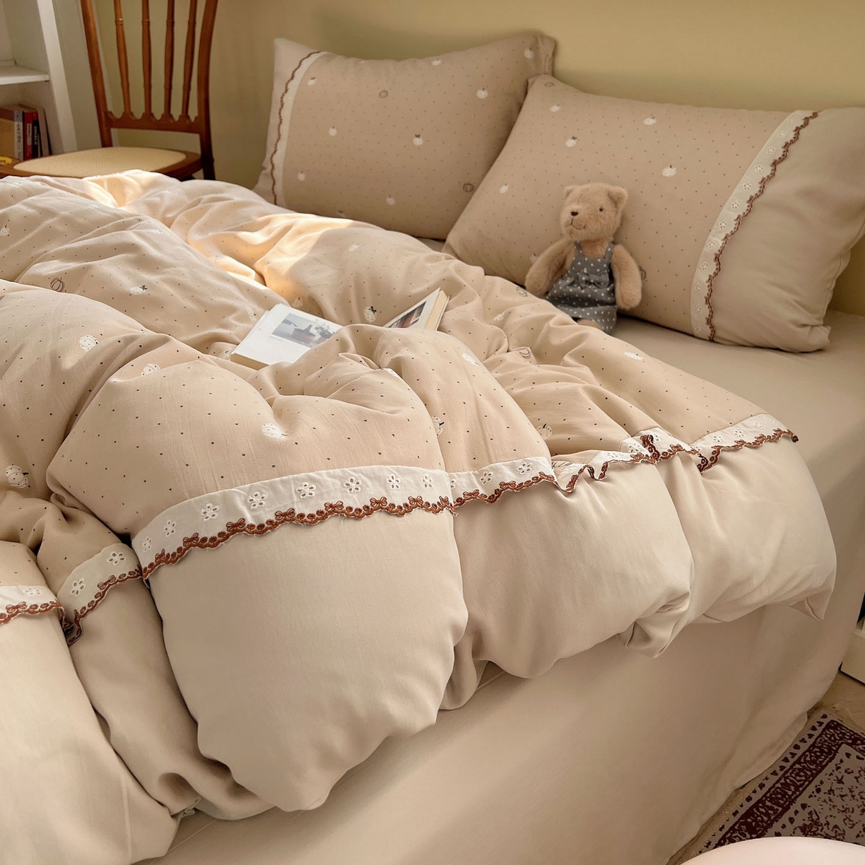 91家纺网 家纺一手货源 找家纺 优选 2025秋冬新品韩国小清新有氧提花人字纹双层纱全棉蕾丝花边加厚四件套 浪漫点点-小花边