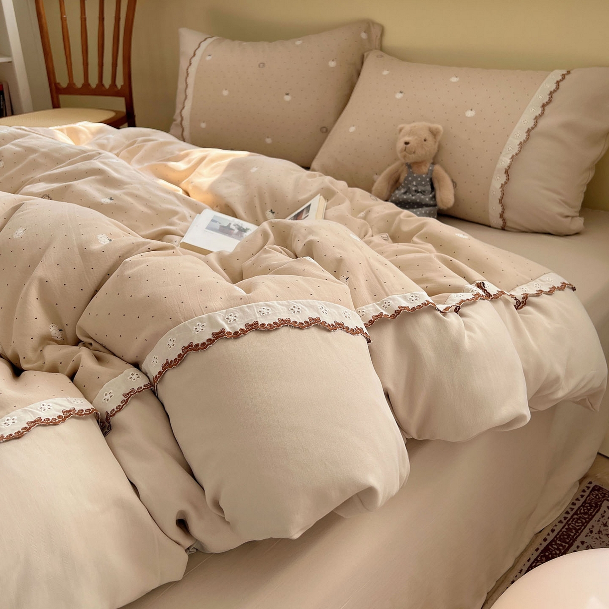 91家纺网 家纺一手货源 找家纺 优选 2025秋冬新品韩国小清新有氧提花人字纹双层纱全棉蕾丝花边加厚四件套 浪漫点点-小花边