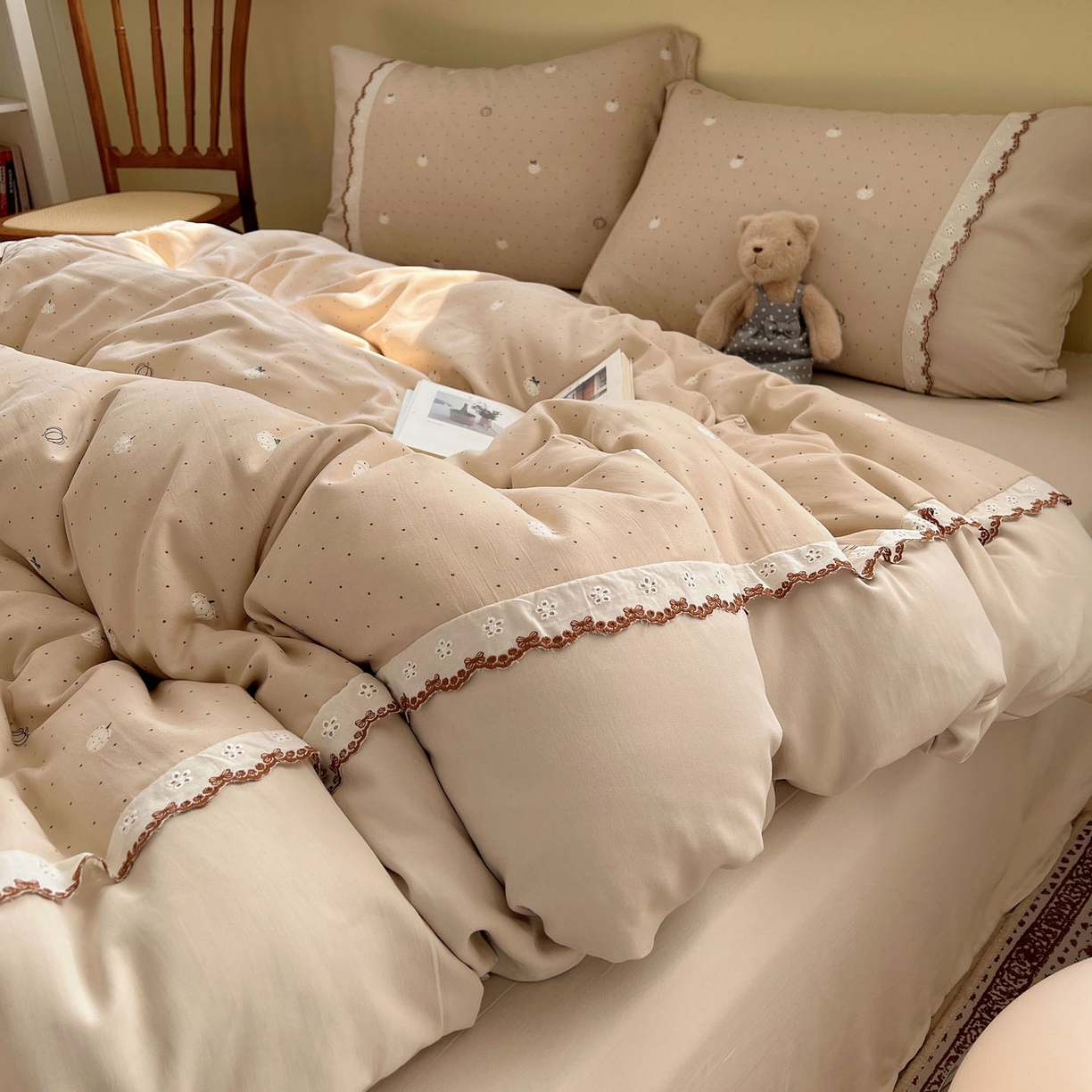 91家纺网 家纺一手货源 找家纺 优选 2025秋冬新品韩国小清新有氧提花人字纹双层纱全棉蕾丝花边加厚四件套 浪漫点点-小花边