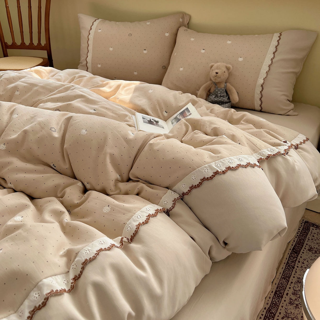 91家纺网 家纺一手货源 找家纺 优选 2025秋冬新品韩国小清新有氧提花人字纹双层纱全棉蕾丝花边加厚四件套 浪漫点点-小花边