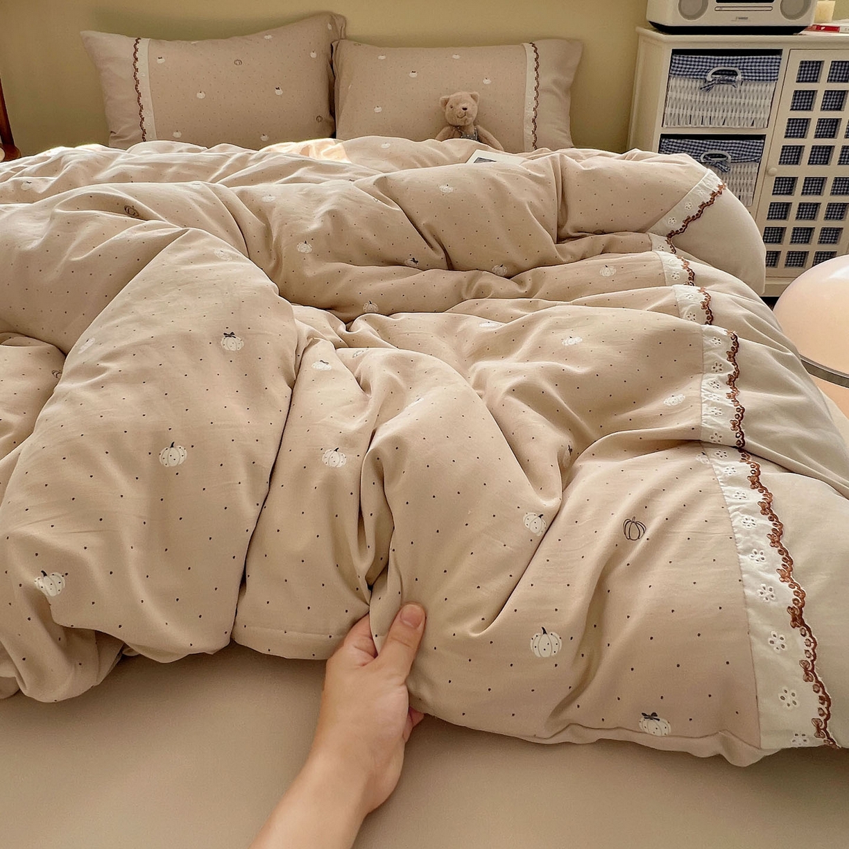 91家纺网 家纺一手货源 找家纺 优选 2025秋冬新品韩国小清新有氧提花人字纹双层纱全棉蕾丝花边加厚四件套 浪漫点点-小花边