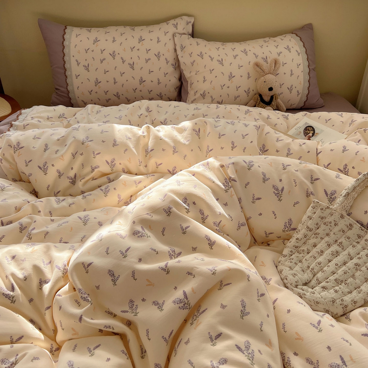 91家纺网 家纺一手货源 找家纺 优选 2025秋冬新品韩国小清新有氧提花人字纹双层纱全棉蕾丝花边加厚四件套 薰衣草-小花边