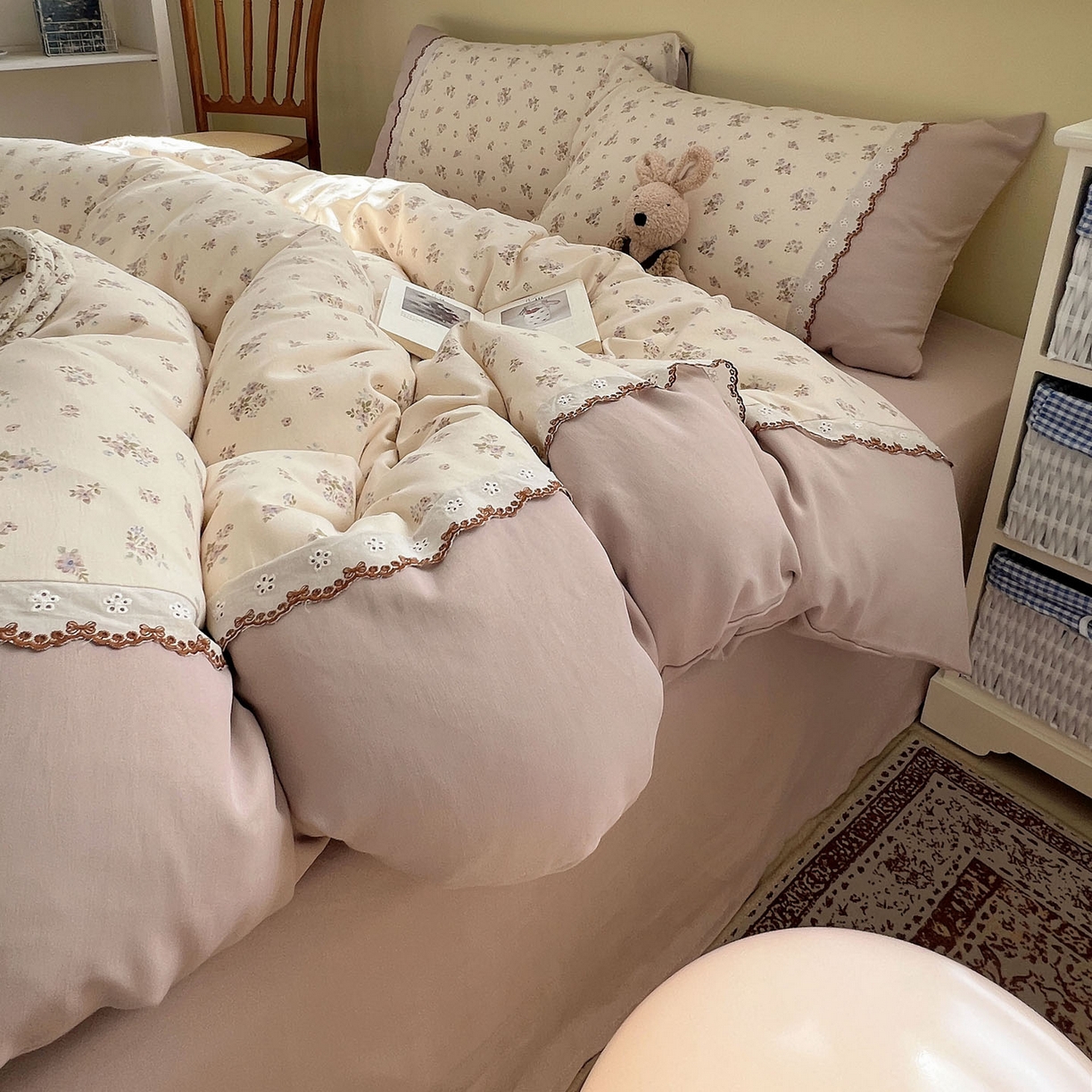 91家纺网 家纺一手货源 找家纺 优选 2025秋冬新品韩国小清新有氧提花人字纹双层纱全棉蕾丝花边加厚四件套 栀子花信-小花边