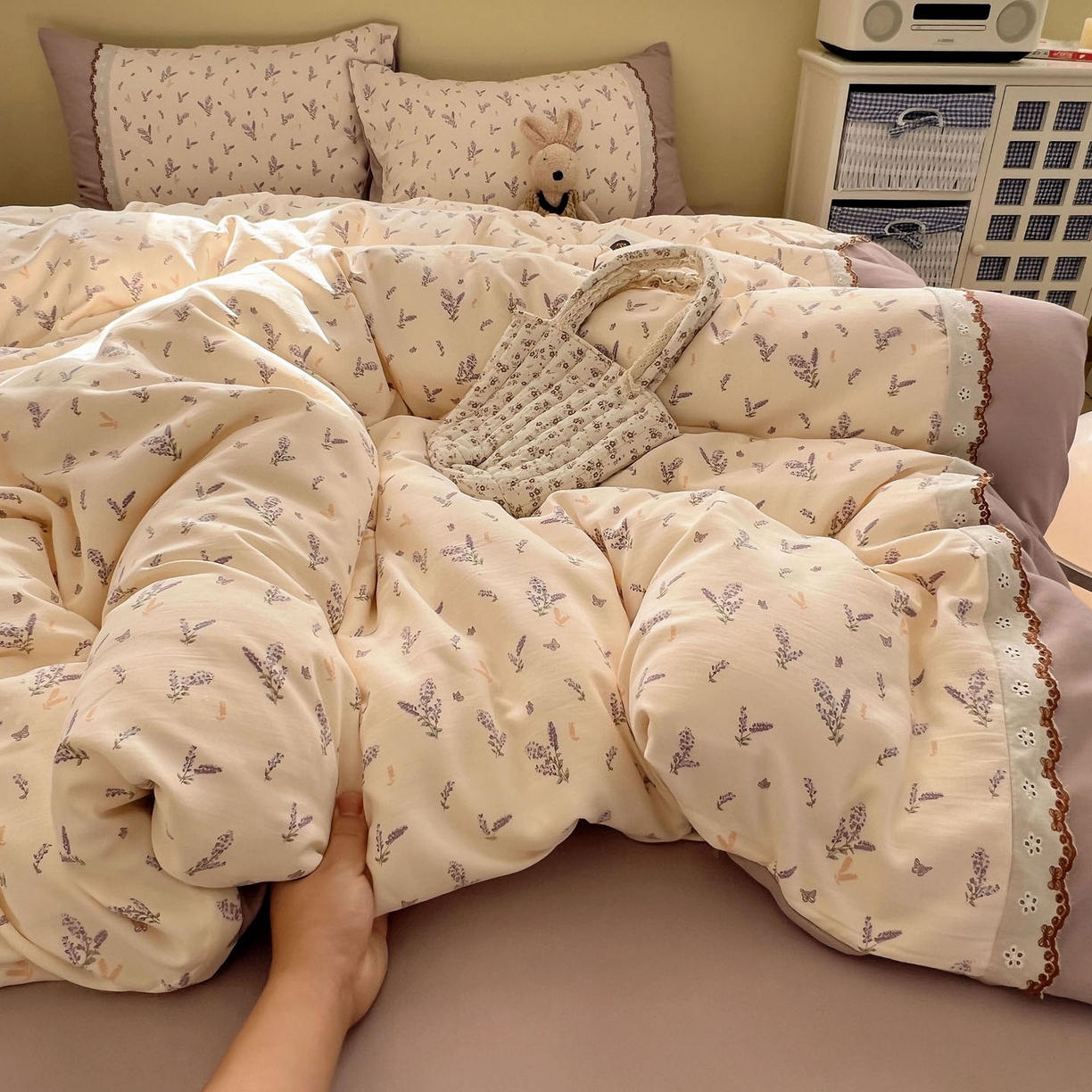 91家纺网 家纺一手货源 找家纺 优选 2025秋冬新品韩国小清新有氧提花人字纹双层纱全棉蕾丝花边加厚四件套 薰衣草-小花边