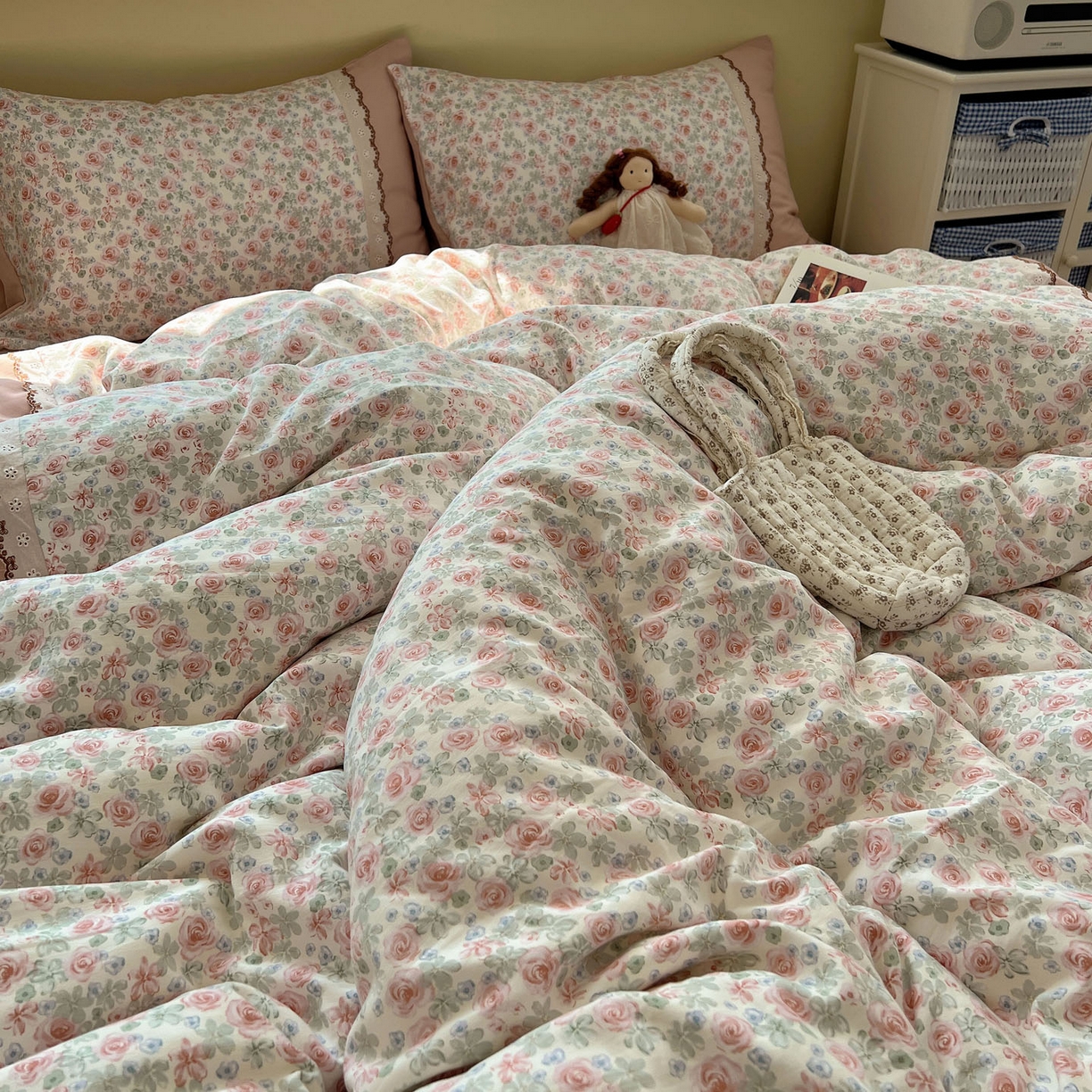 91家纺网 家纺一手货源 找家纺 优选 2025秋冬新品韩国小清新有氧提花人字纹双层纱全棉蕾丝花边加厚四件套 芊芊花海-小花边