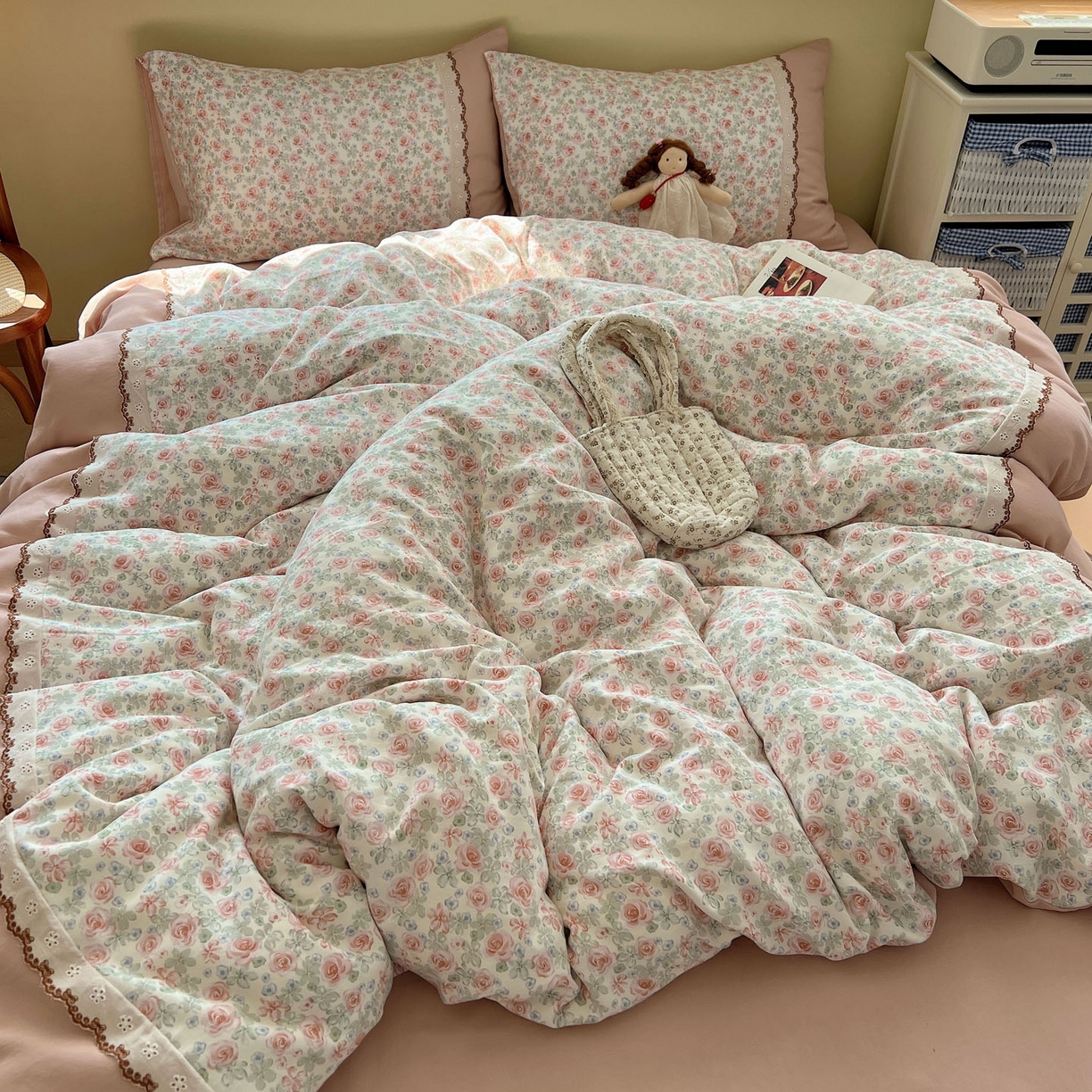 91家纺网 家纺一手货源 找家纺 优选 2025秋冬新品韩国小清新有氧提花人字纹双层纱全棉蕾丝花边加厚四件套 芊芊花海-小花边