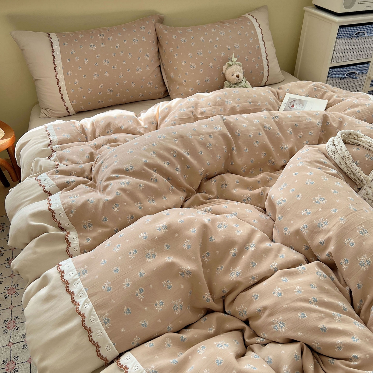 91家纺网 家纺一手货源 找家纺 优选 2025秋冬新品韩国小清新有氧提花人字纹双层纱全棉蕾丝花边加厚四件套 清风序语-小花边