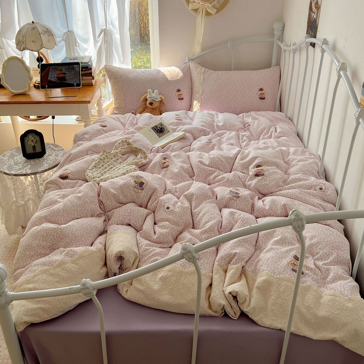 91家纺网 家纺一手货源 找家纺 优选 2025秋冬新品韩国小清新有氧提花人字纹双层纱全棉蕾丝花边加厚四件套 海棠轻语-大花边