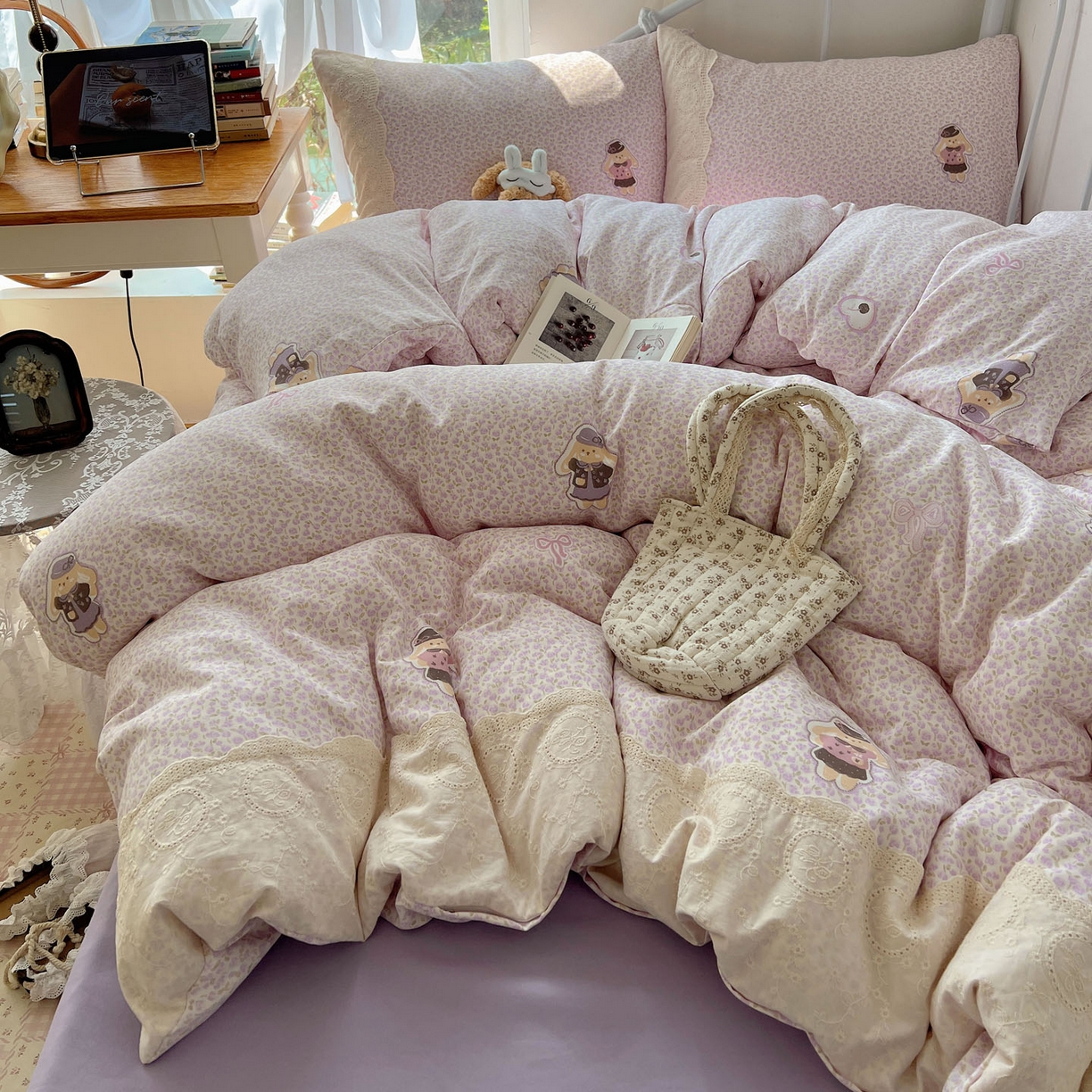 91家纺网 家纺一手货源 找家纺 优选 2025秋冬新品韩国小清新有氧提花人字纹双层纱全棉蕾丝花边加厚四件套 海棠轻语-大花边