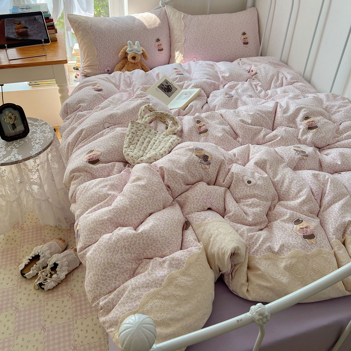 91家纺网 家纺一手货源 找家纺 优选 2025秋冬新品韩国小清新有氧提花人字纹双层纱全棉蕾丝花边加厚四件套 海棠轻语-大花边