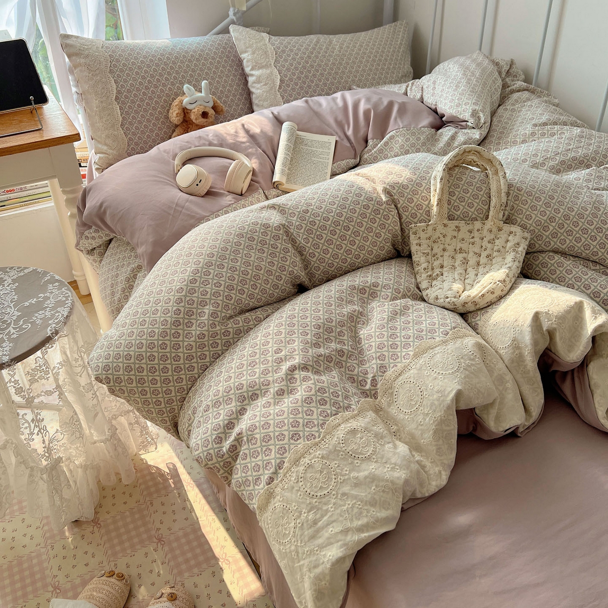 91家纺网 家纺一手货源 找家纺 优选 2025秋冬新品韩国小清新有氧提花人字纹双层纱全棉蕾丝花边加厚四件套 莫奈花园-大花边