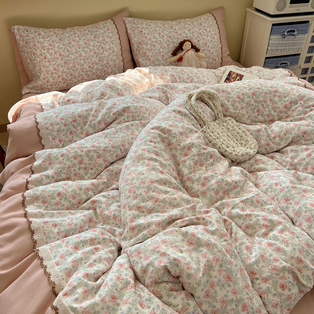 91家纺网 家纺一手货源 找家纺 优选 2025秋冬新品韩国小清新有氧提花人字纹双层纱全棉蕾丝花边加厚四件套 芊芊花海-小花边