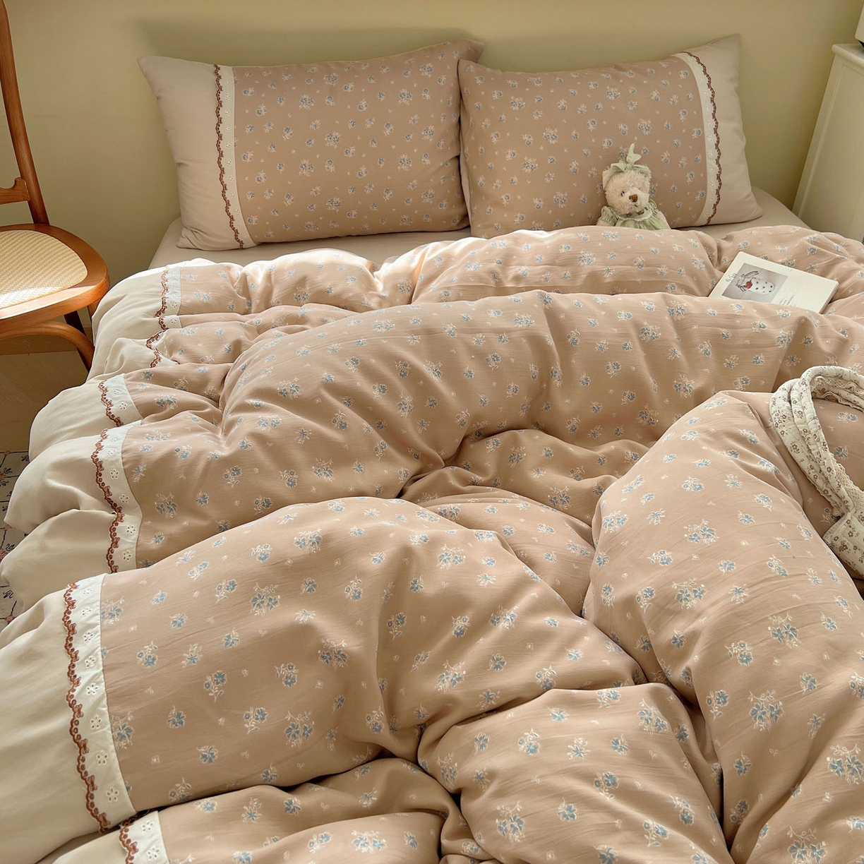 91家纺网 家纺一手货源 找家纺 优选 2025秋冬新品韩国小清新有氧提花人字纹双层纱全棉蕾丝花边加厚四件套 清风序语-小花边