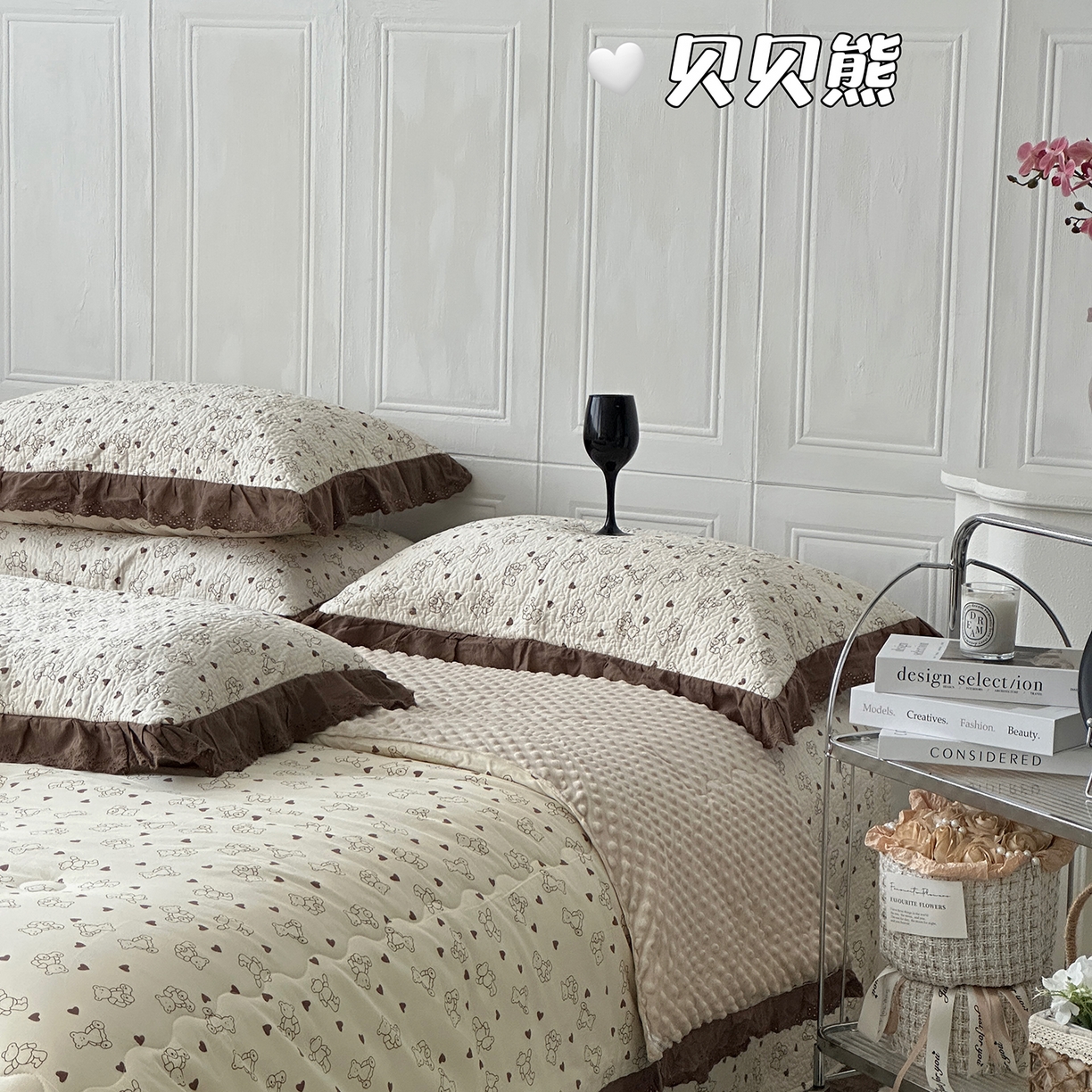 91家纺网 家纺一手货源 找家纺 佰织鑫家居 2025秋冬新品全棉法式床盖款豆豆被四件套 贝贝熊