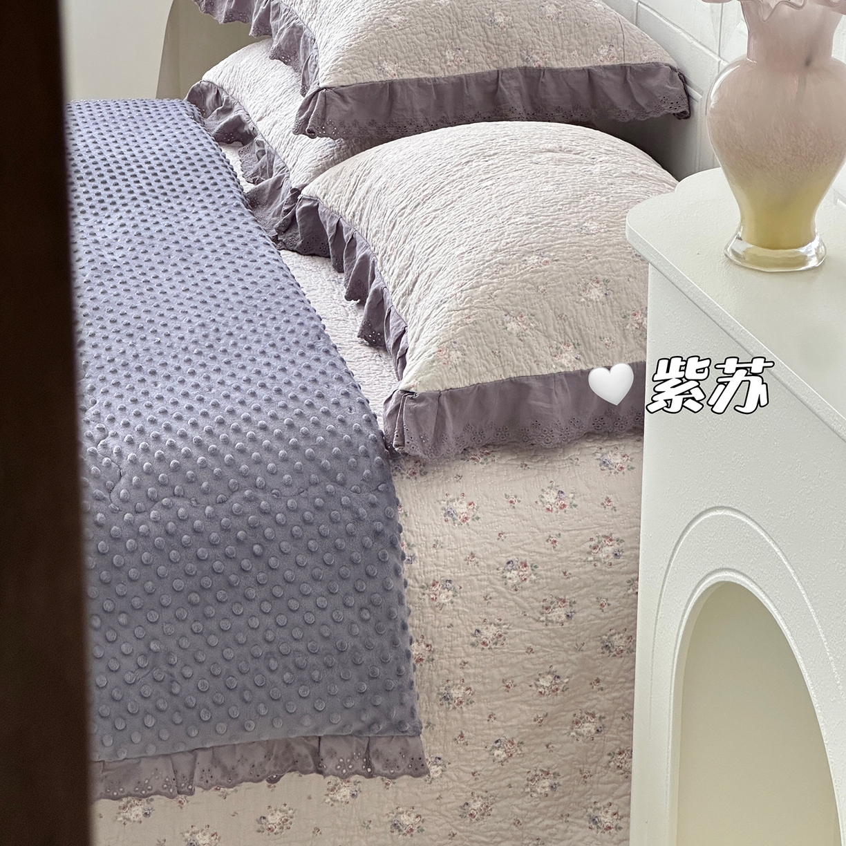 91家纺网 家纺一手货源 找家纺 佰织鑫家居 2025秋冬新品全棉法式床盖款豆豆被四件套 紫苏