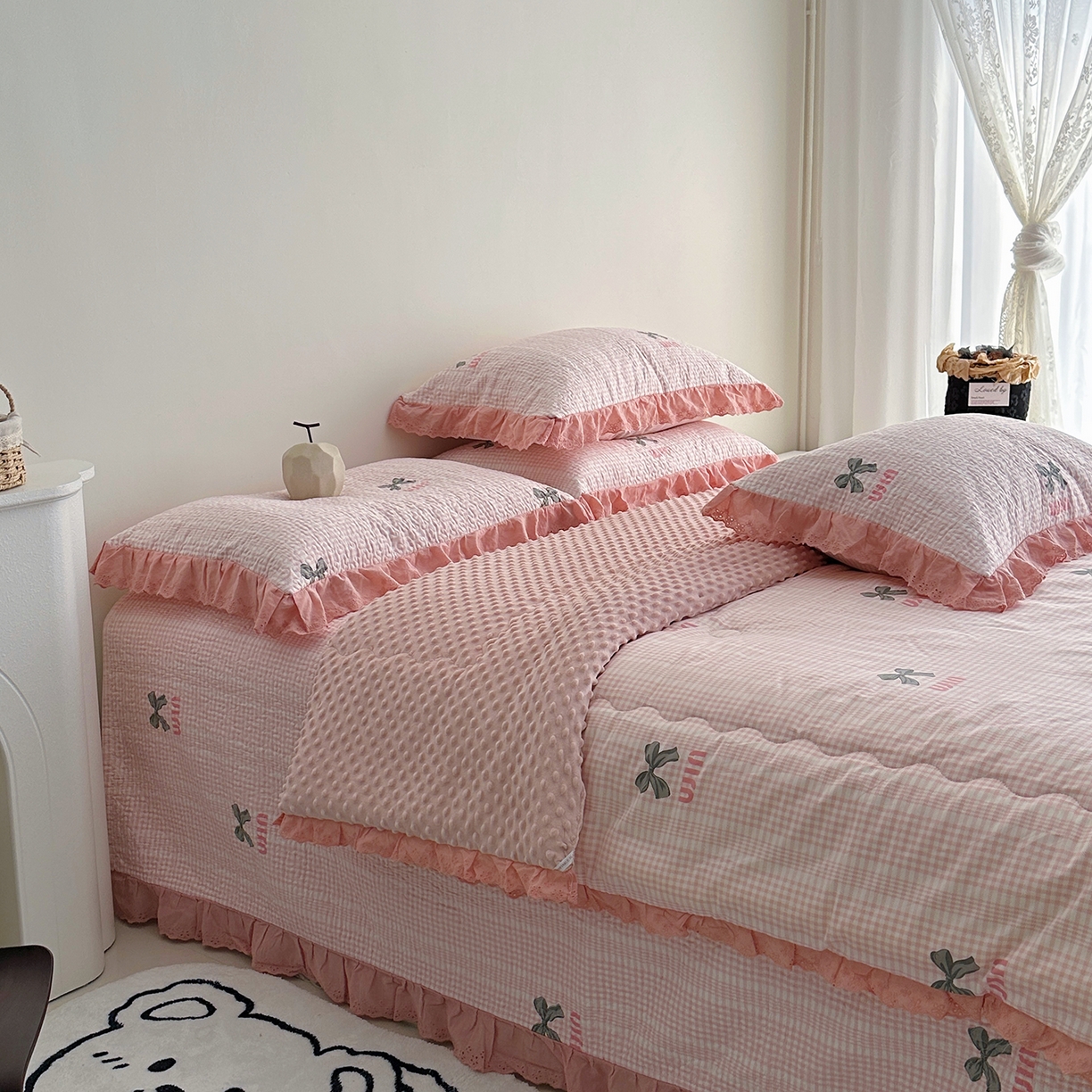 91家纺网 家纺一手货源 找家纺 佰织鑫家居 2025秋冬新品全棉法式床盖款豆豆被四件套 Miu蝴蝶