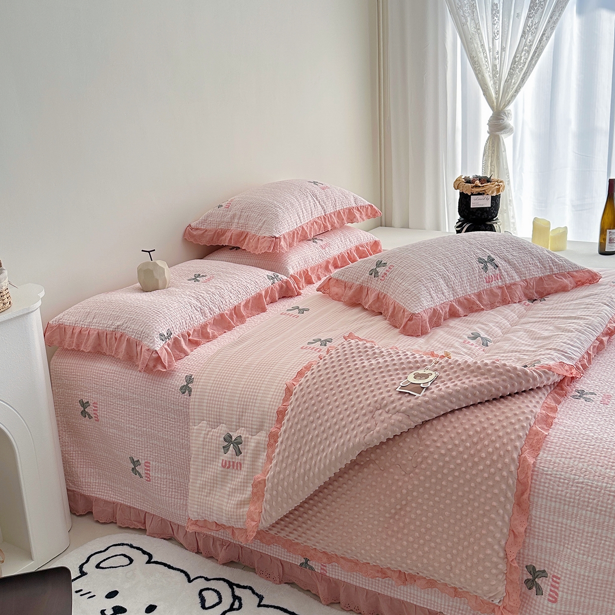 91家纺网 家纺一手货源 找家纺 佰织鑫家居 2025秋冬新品全棉法式床盖款豆豆被四件套 Miu蝴蝶