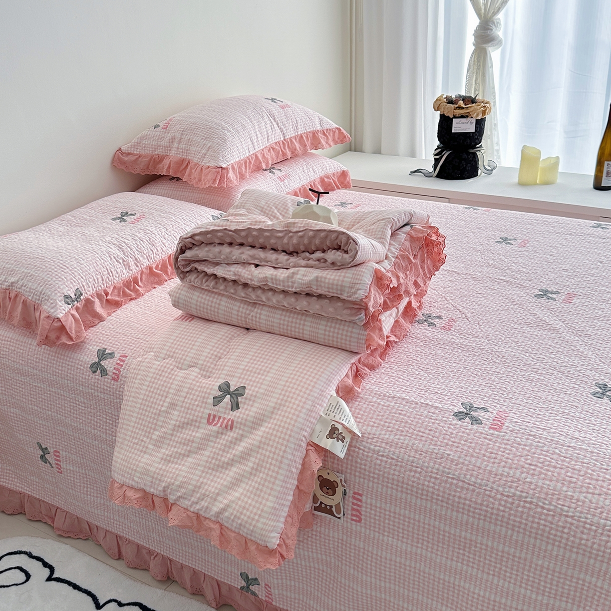 91家纺网 家纺一手货源 找家纺 佰织鑫家居 2025秋冬新品全棉法式床盖款豆豆被四件套 Miu蝴蝶