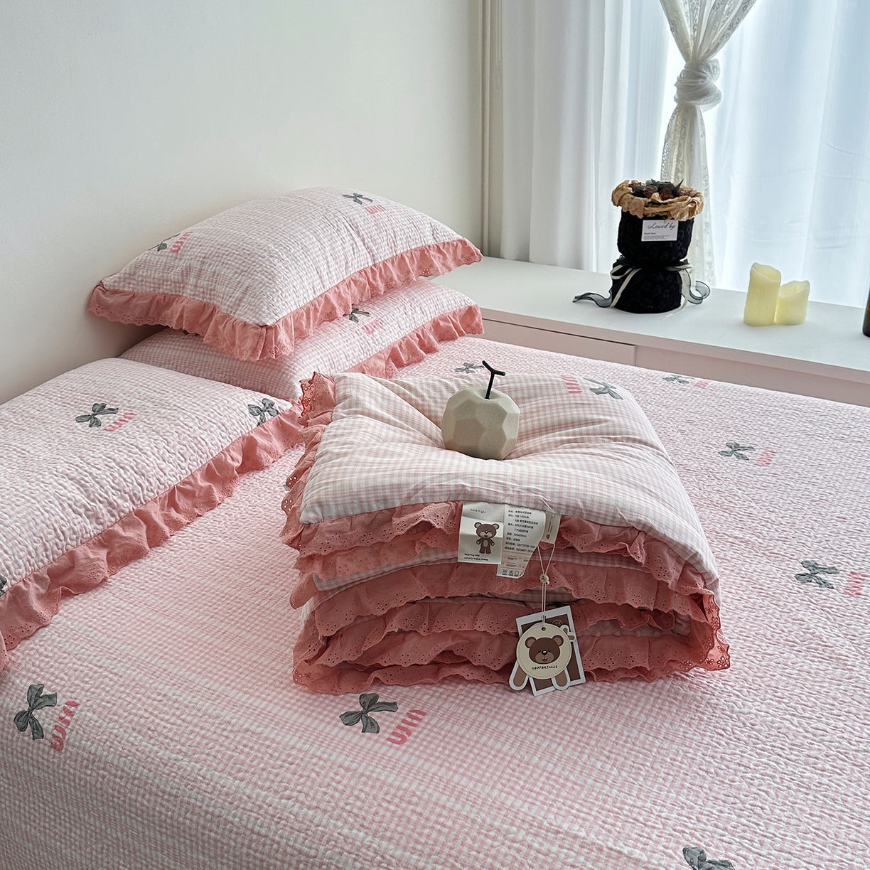 91家纺网 家纺一手货源 找家纺 佰织鑫家居 2025秋冬新品全棉法式床盖款豆豆被四件套 Miu蝴蝶