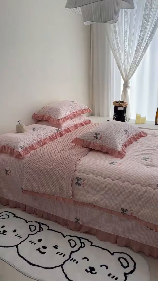 91家纺网 家纺一手货源 找家纺 佰织鑫家居 2025秋冬新品全棉法式床盖款豆豆被四件套 Miu蝴蝶