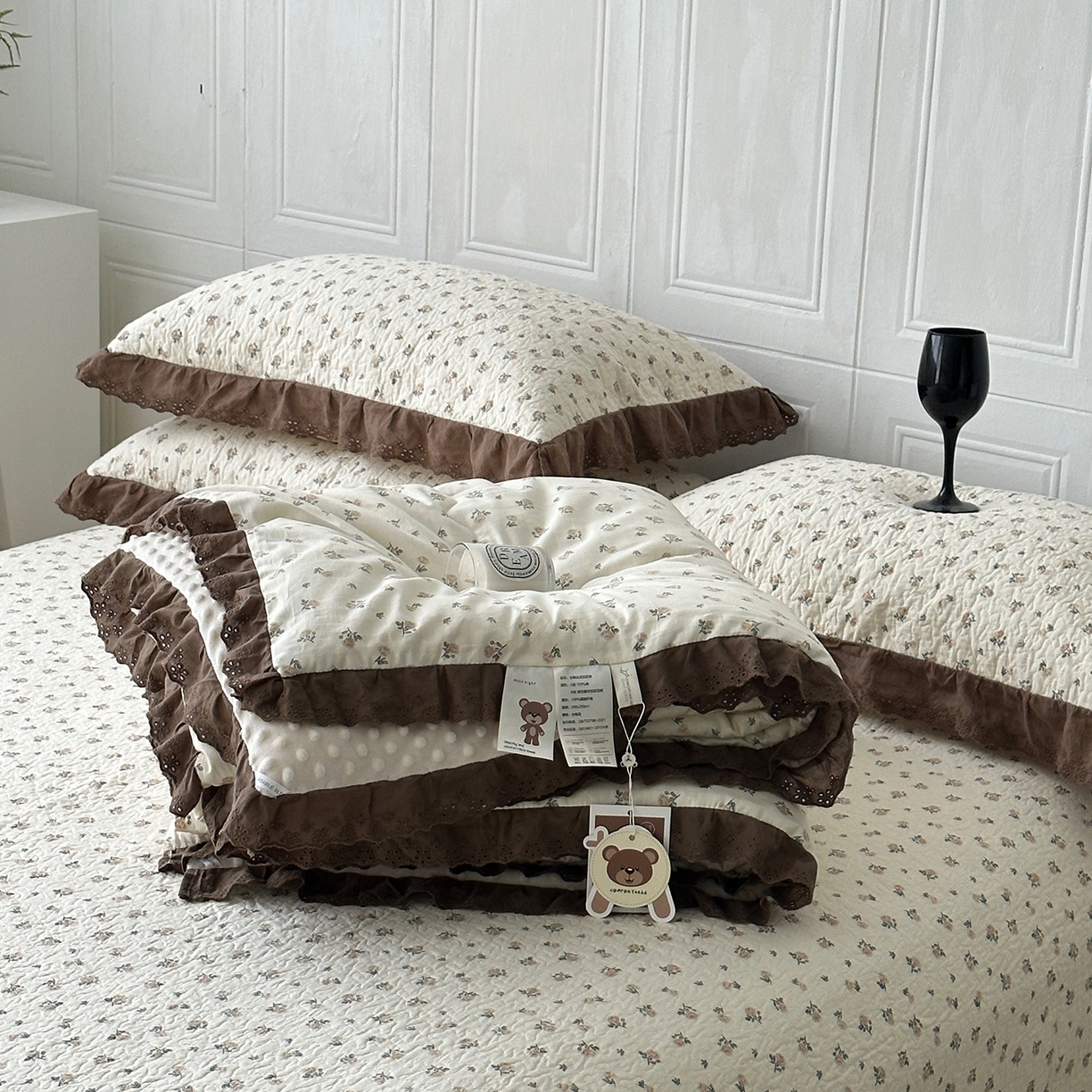 91家纺网 家纺一手货源 找家纺 佰织鑫家居 2025秋冬新品全棉法式床盖款豆豆被四件套 艾莎