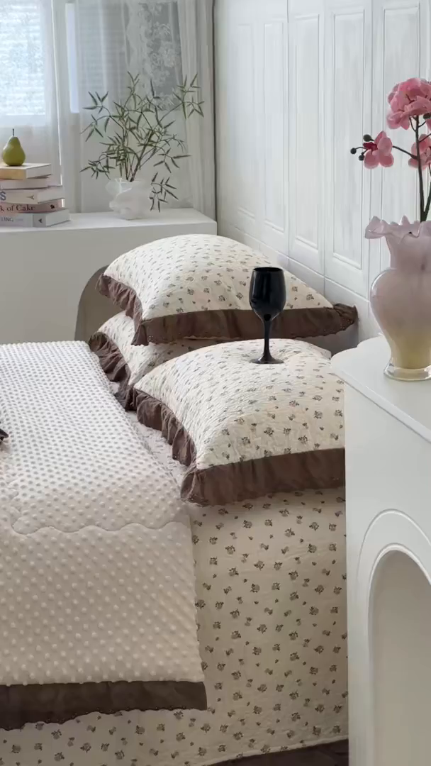 91家纺网 家纺一手货源 找家纺 佰织鑫家居 2025秋冬新品全棉法式床盖款豆豆被四件套 艾莎