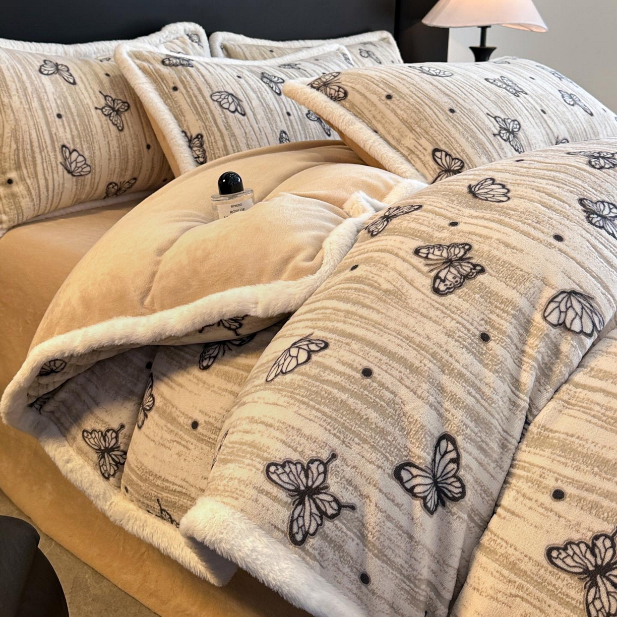 91家纺网 家纺一手货源 找家纺 （总）涵宸家纺 2025新款雕花牛奶绒四件套