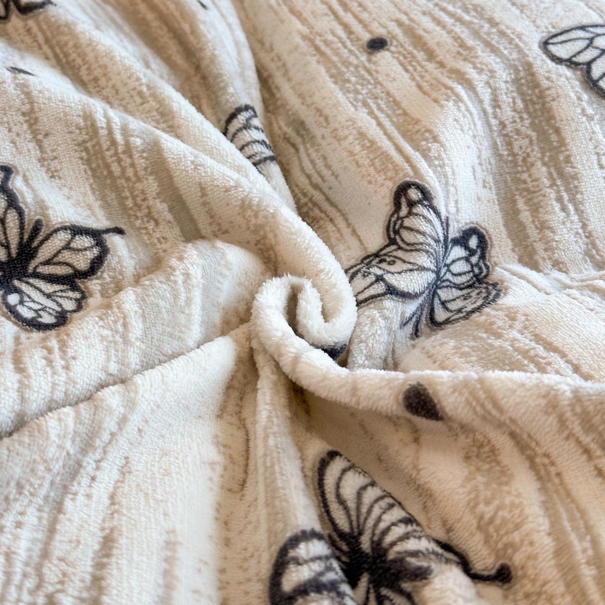 91家纺网 家纺一手货源 找家纺 （总）涵宸家纺 2025新款雕花牛奶绒四件套