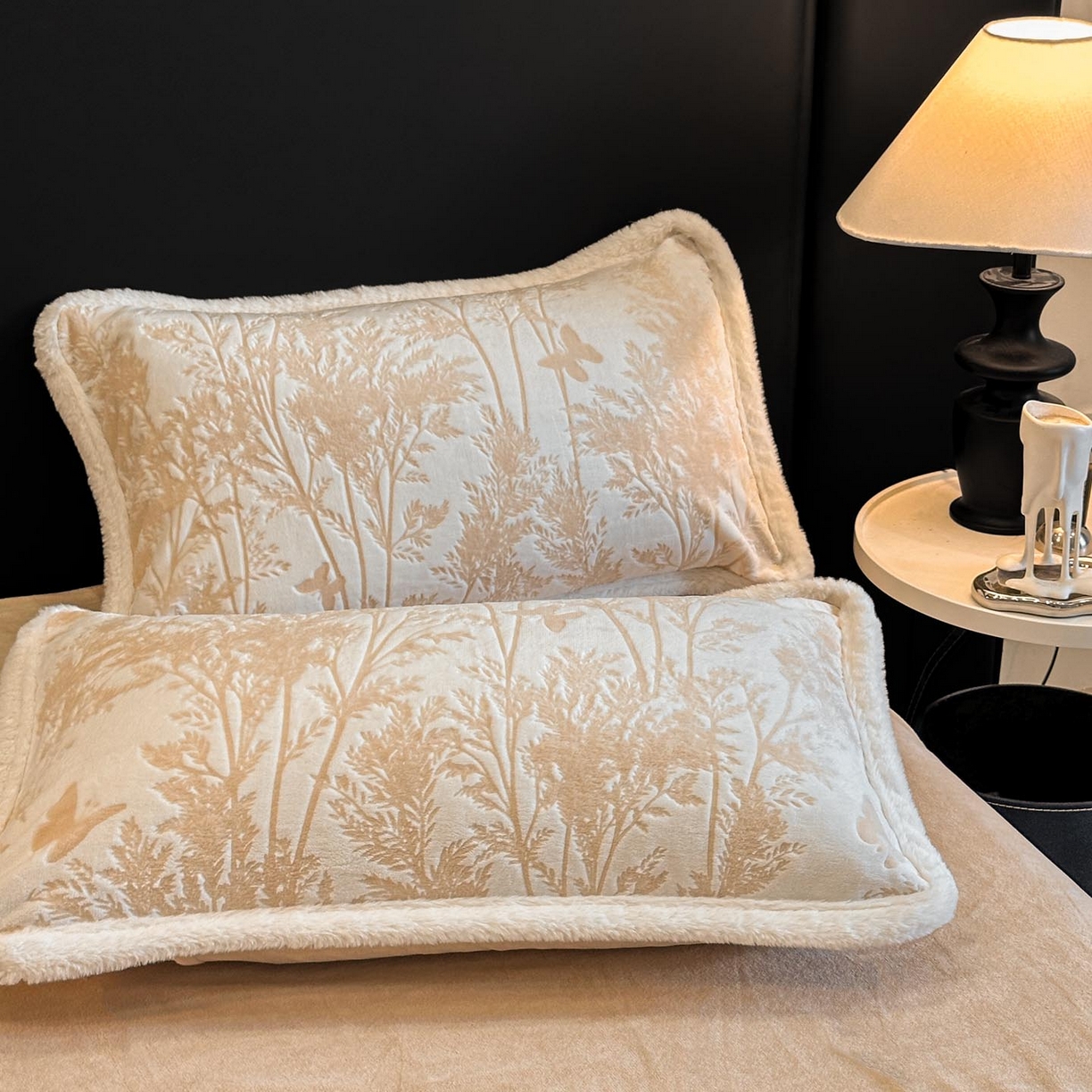 91家纺网 家纺一手货源 找家纺 涵宸家纺 2025新款雕花牛奶绒四件套 雨蝶-卡其