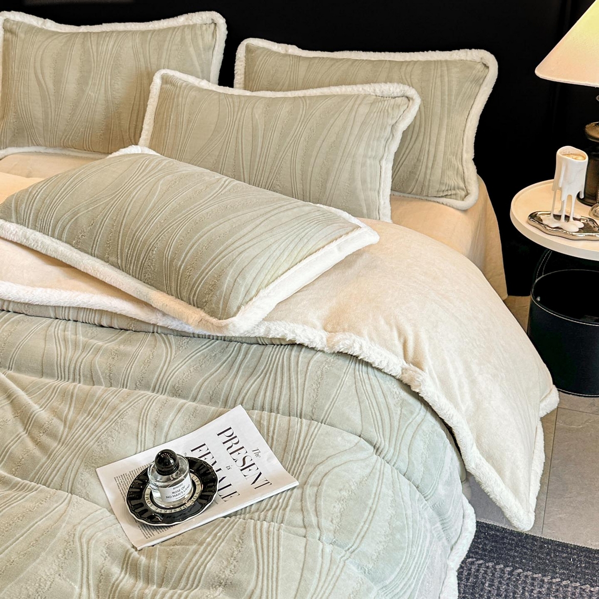 91家纺网 家纺一手货源 找家纺 涵宸家纺 2025新款雕花牛奶绒四件套 拾光-绿