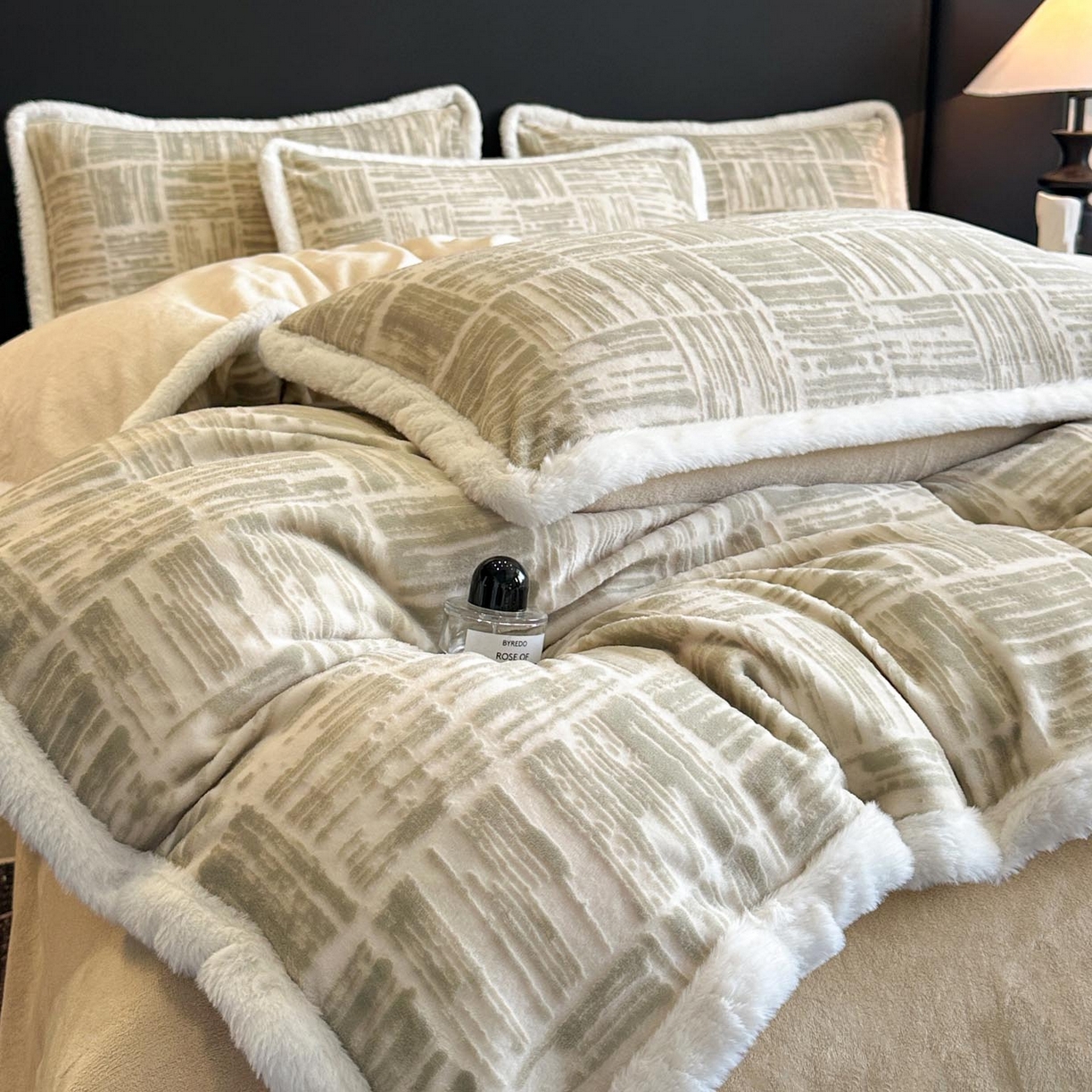 91家纺网 家纺一手货源 找家纺 涵宸家纺 2025新款雕花牛奶绒四件套 怡然居- 绿