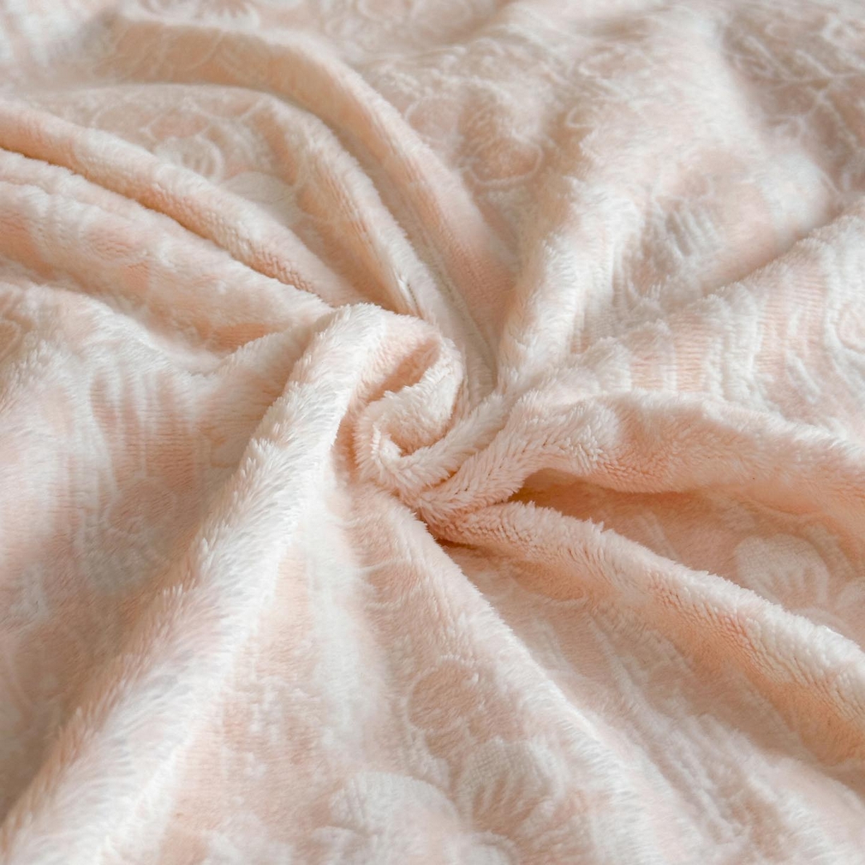 91家纺网 家纺一手货源 找家纺 涵宸家纺 2025新款雕花牛奶绒四件套 秋日花语