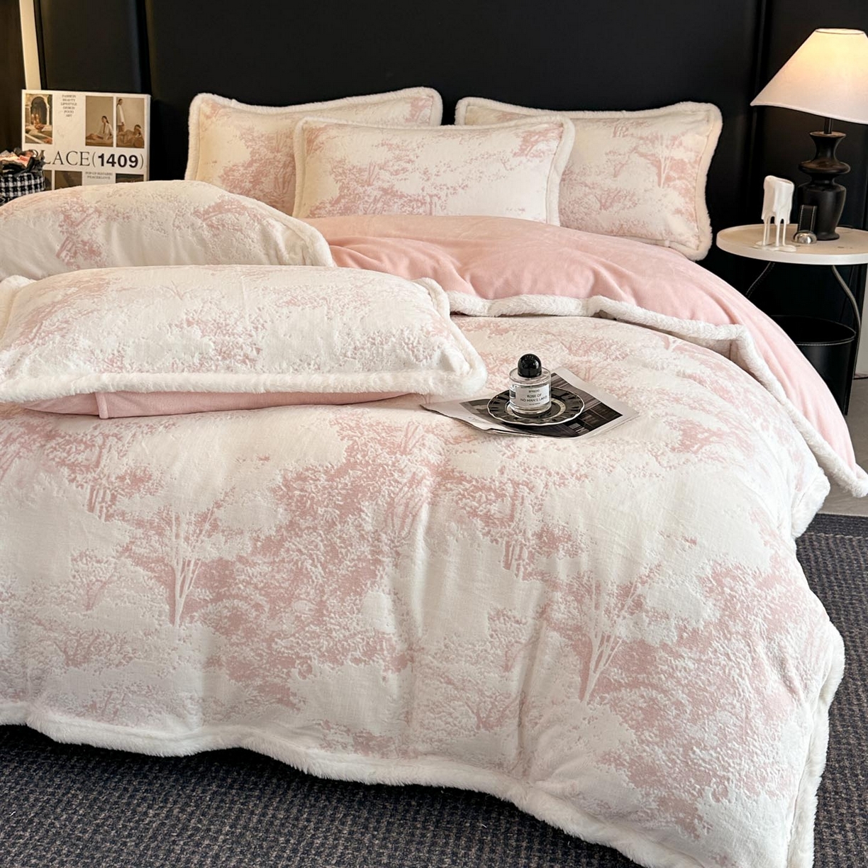 91家纺网 家纺一手货源 找家纺 涵宸家纺 2025新款雕花牛奶绒四件套 绿茵-粉