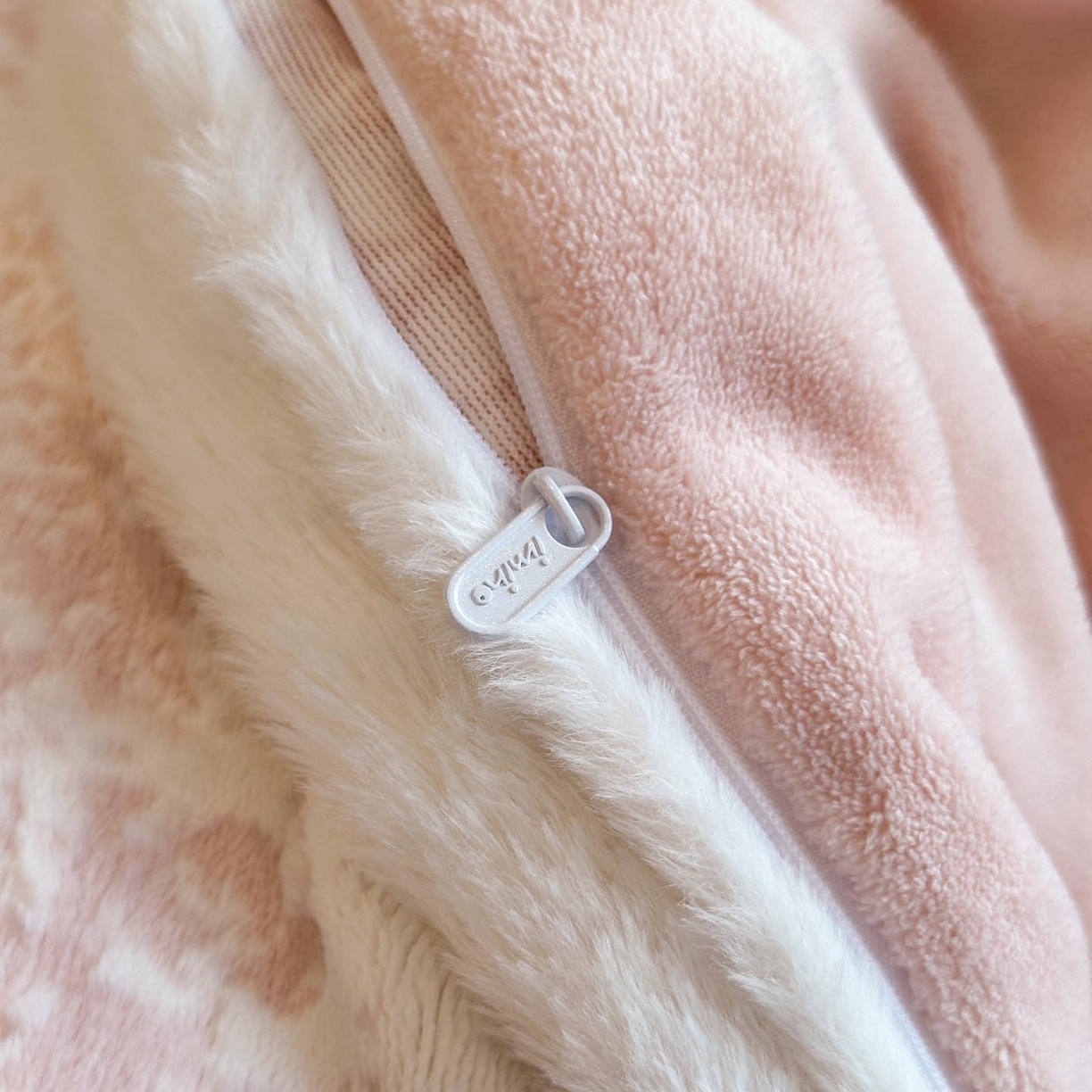 91家纺网 家纺一手货源 找家纺 涵宸家纺 2025新款雕花牛奶绒四件套 绿茵-粉