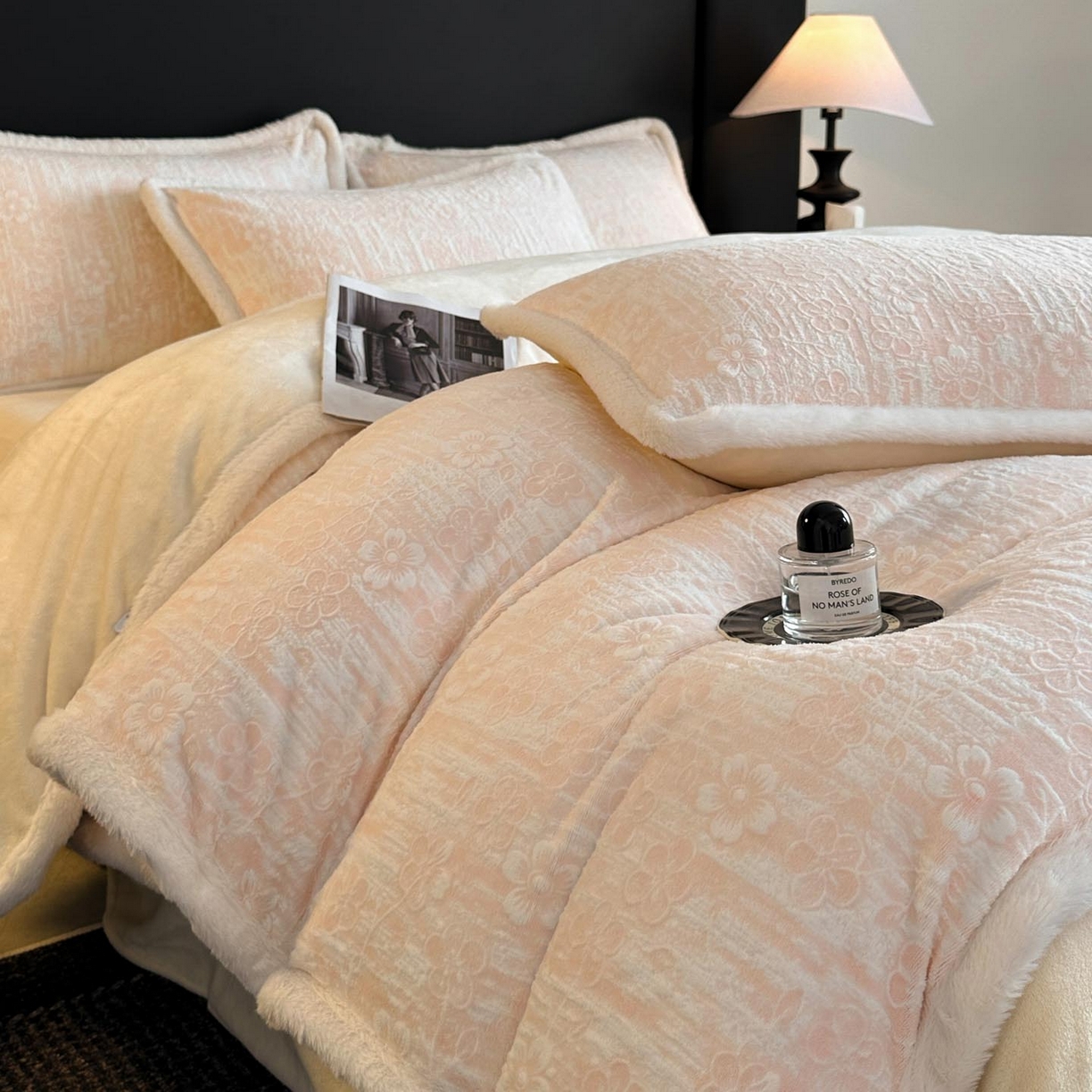 91家纺网 家纺一手货源 找家纺 涵宸家纺 2025新款雕花牛奶绒四件套 秋日花语