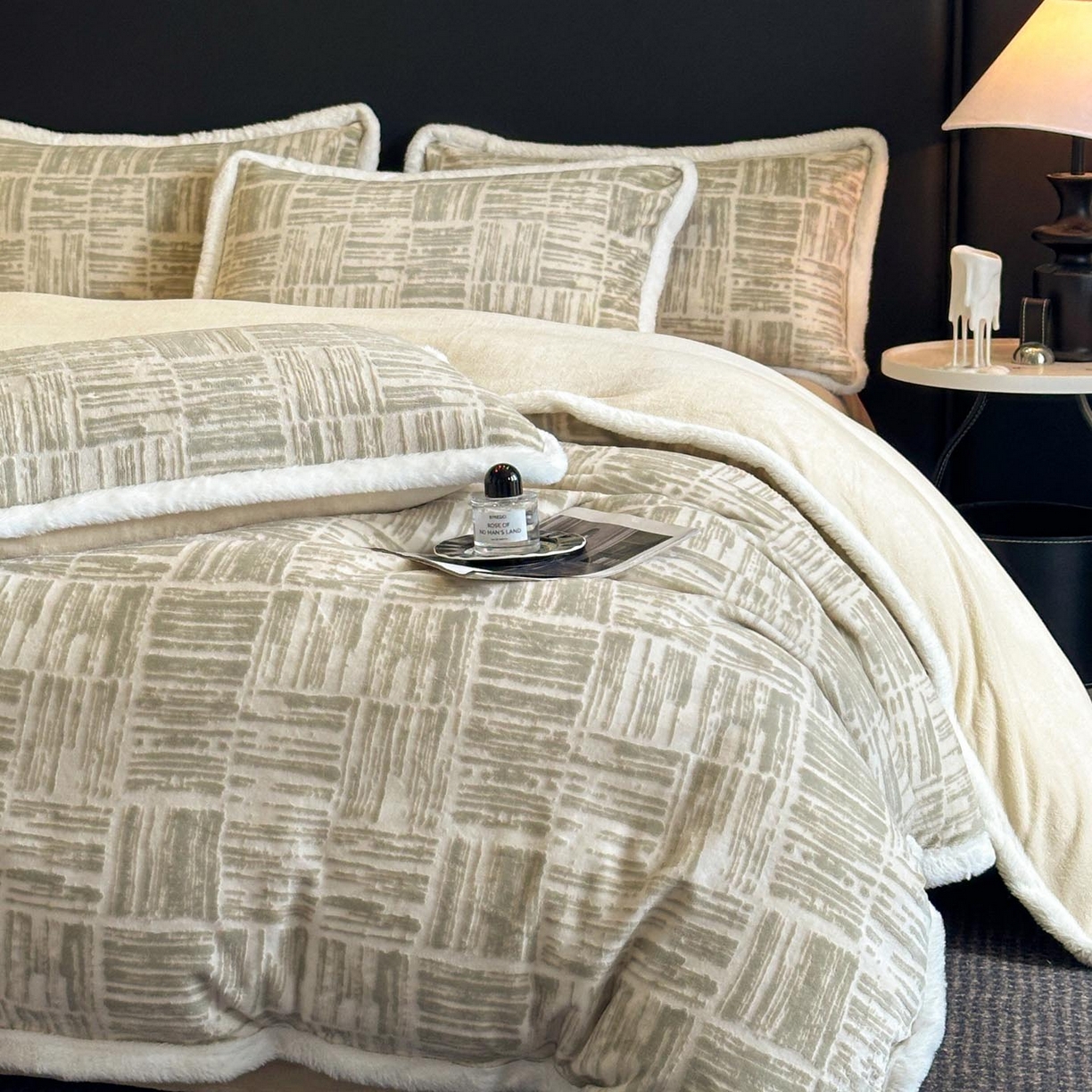 91家纺网 家纺一手货源 找家纺 涵宸家纺 2025新款雕花牛奶绒四件套 怡然居- 绿