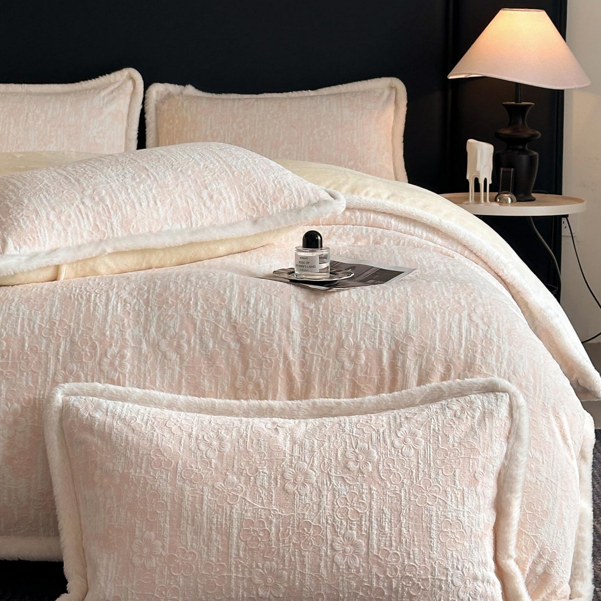 91家纺网 家纺一手货源 找家纺 涵宸家纺 2025新款雕花牛奶绒四件套 秋日花语