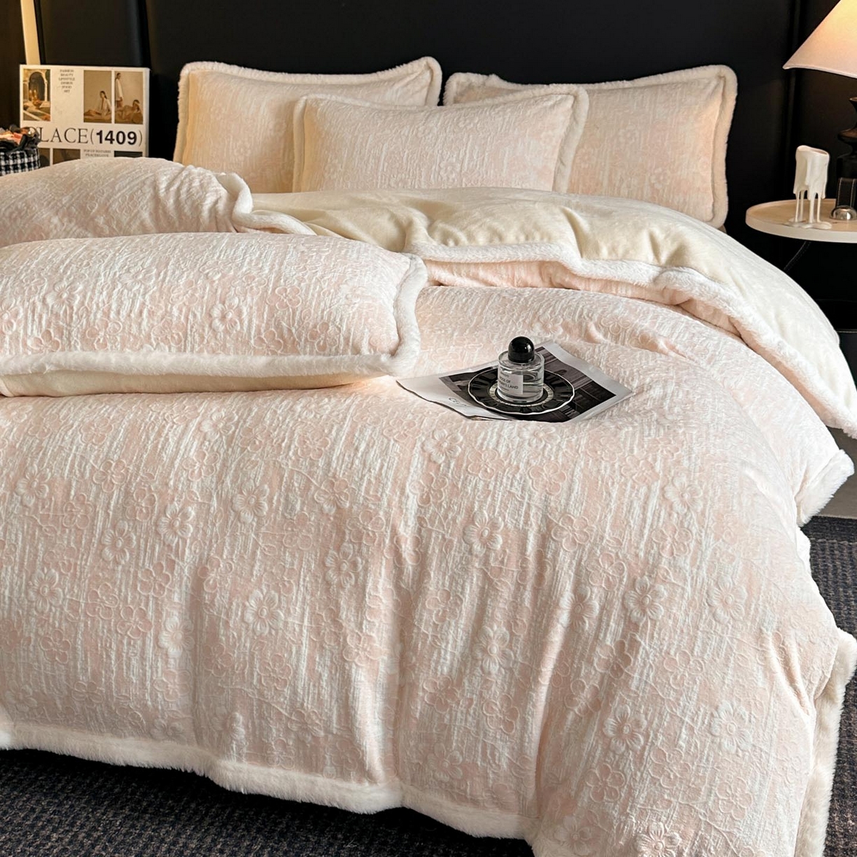 91家纺网 家纺一手货源 找家纺 涵宸家纺 2025新款雕花牛奶绒四件套 秋日花语