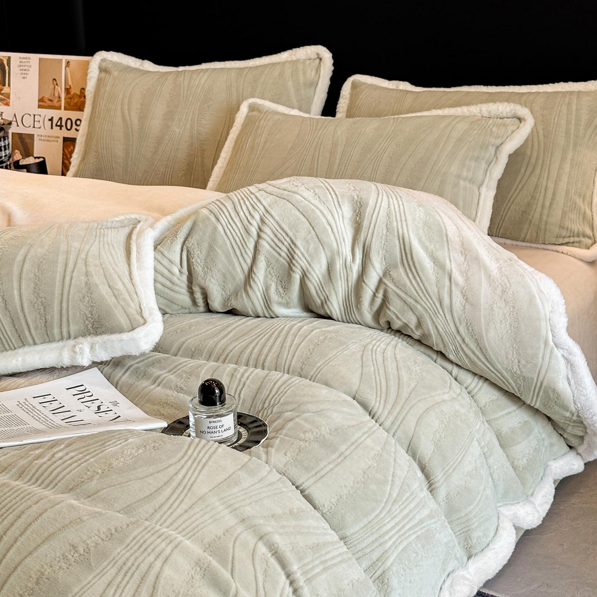 91家纺网 家纺一手货源 找家纺 涵宸家纺 2025新款雕花牛奶绒四件套 拾光-绿