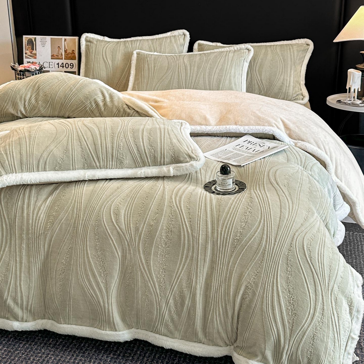 91家纺网 家纺一手货源 找家纺 涵宸家纺 2025新款雕花牛奶绒四件套 拾光-绿