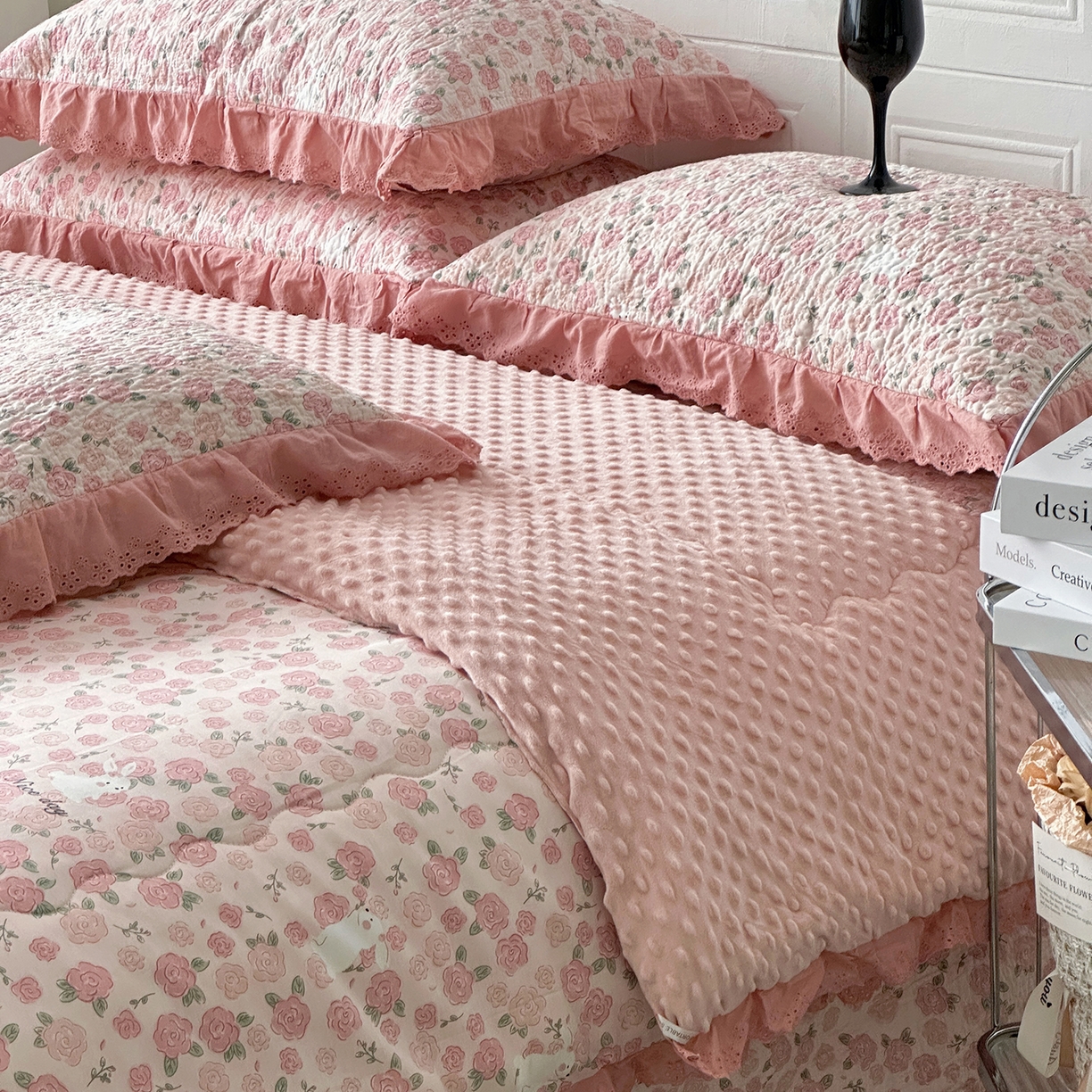 91家纺网 家纺一手货源 找家纺 佰织鑫家居 2025秋冬新品全棉法式床盖款豆豆被四件套 爱情故事