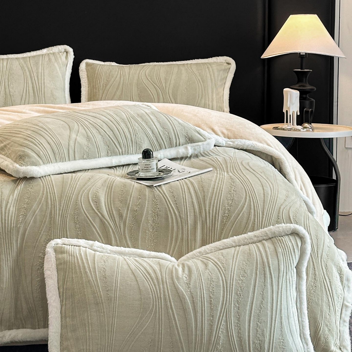 91家纺网 家纺一手货源 找家纺 涵宸家纺 2025新款雕花牛奶绒四件套 拾光-绿